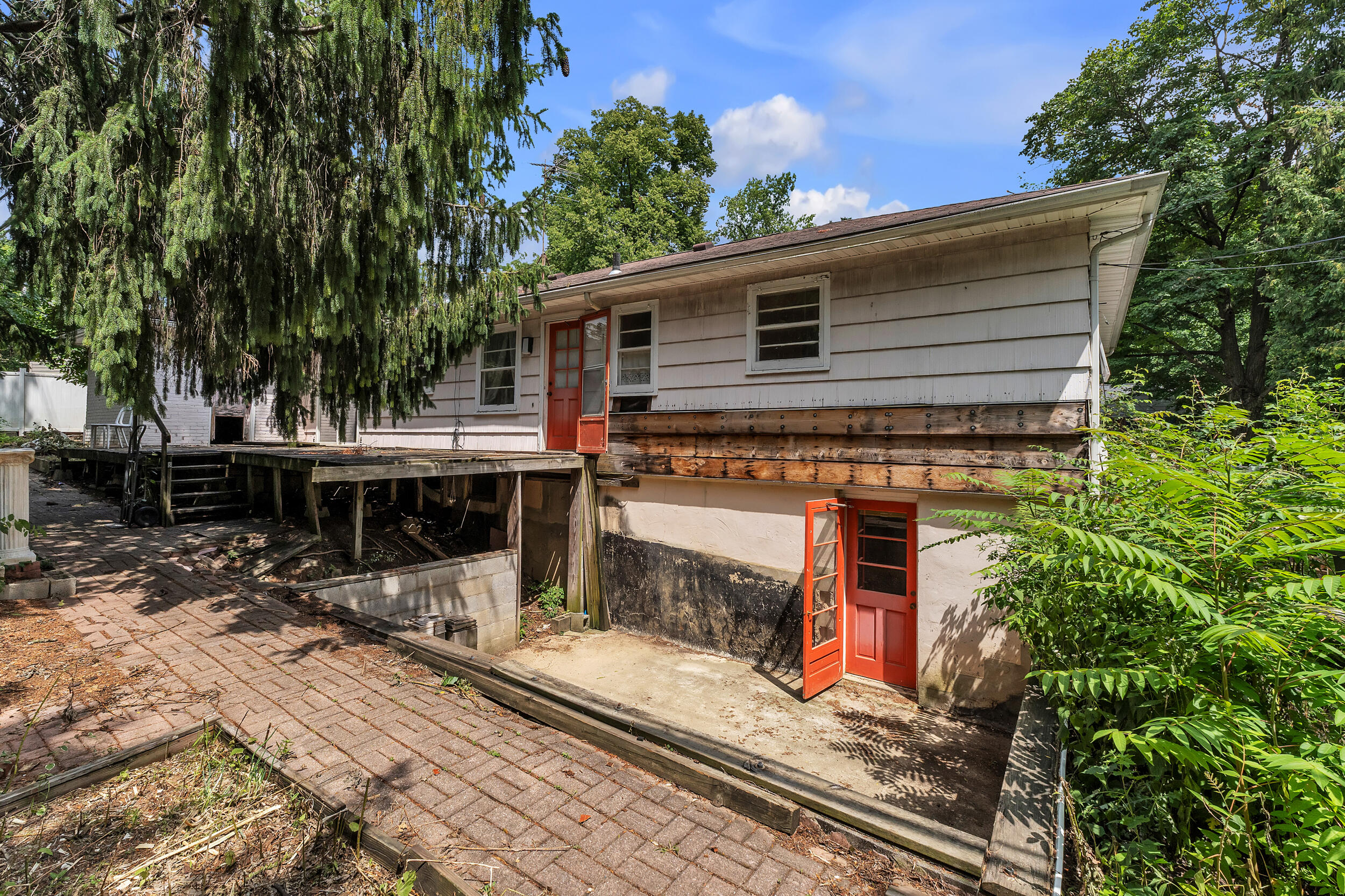 6 Ruthven Place