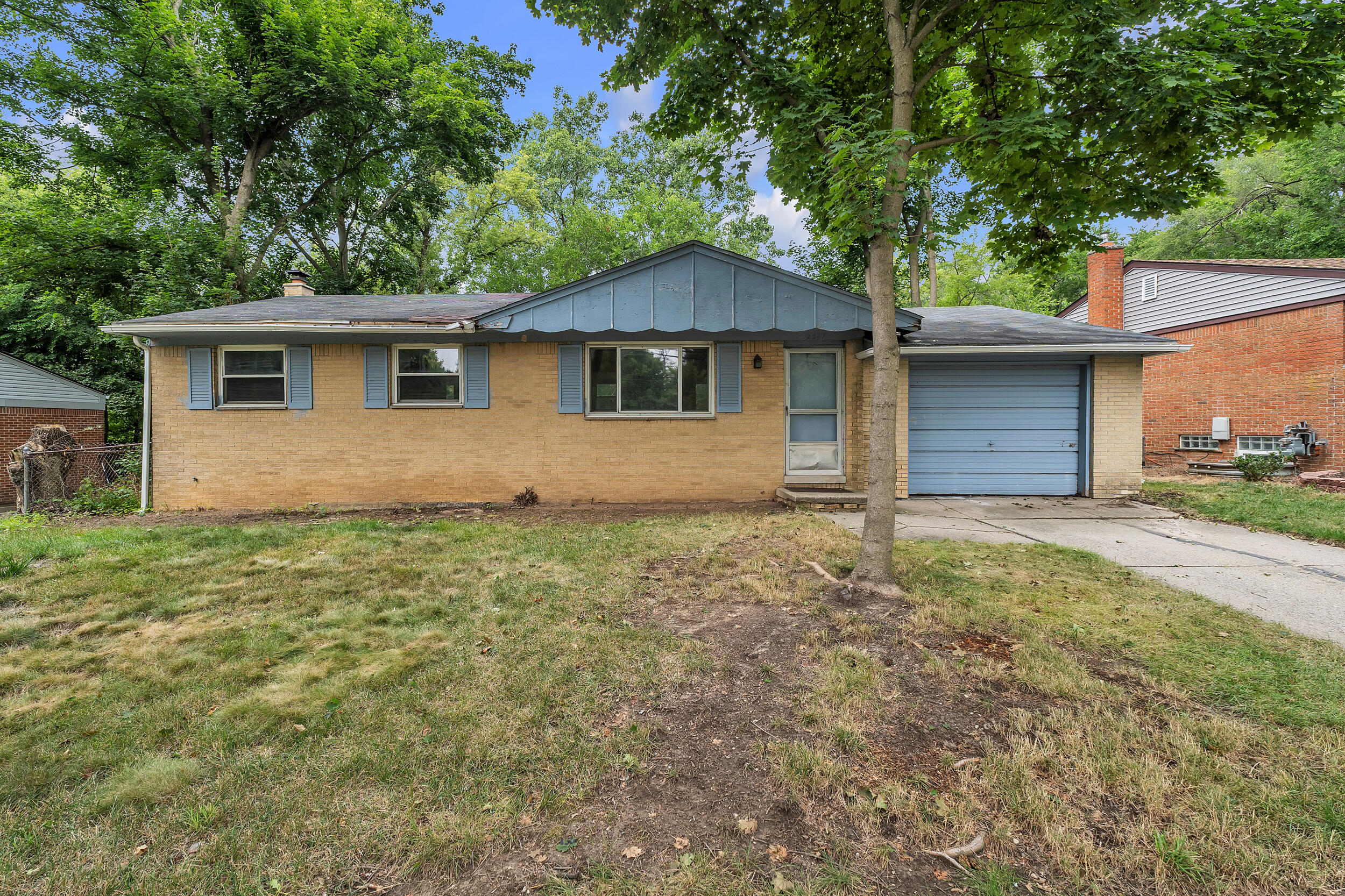 2267 Pontiac Trail