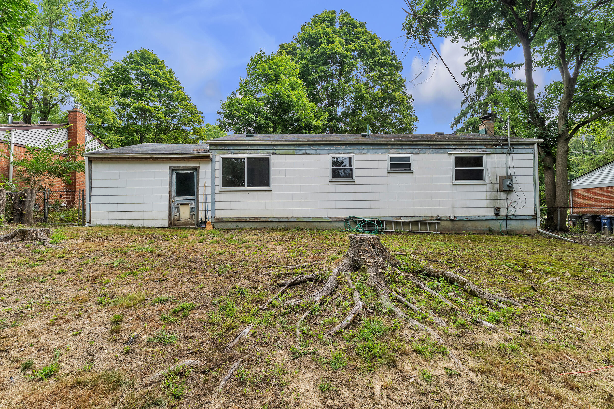 2267 Pontiac Trail