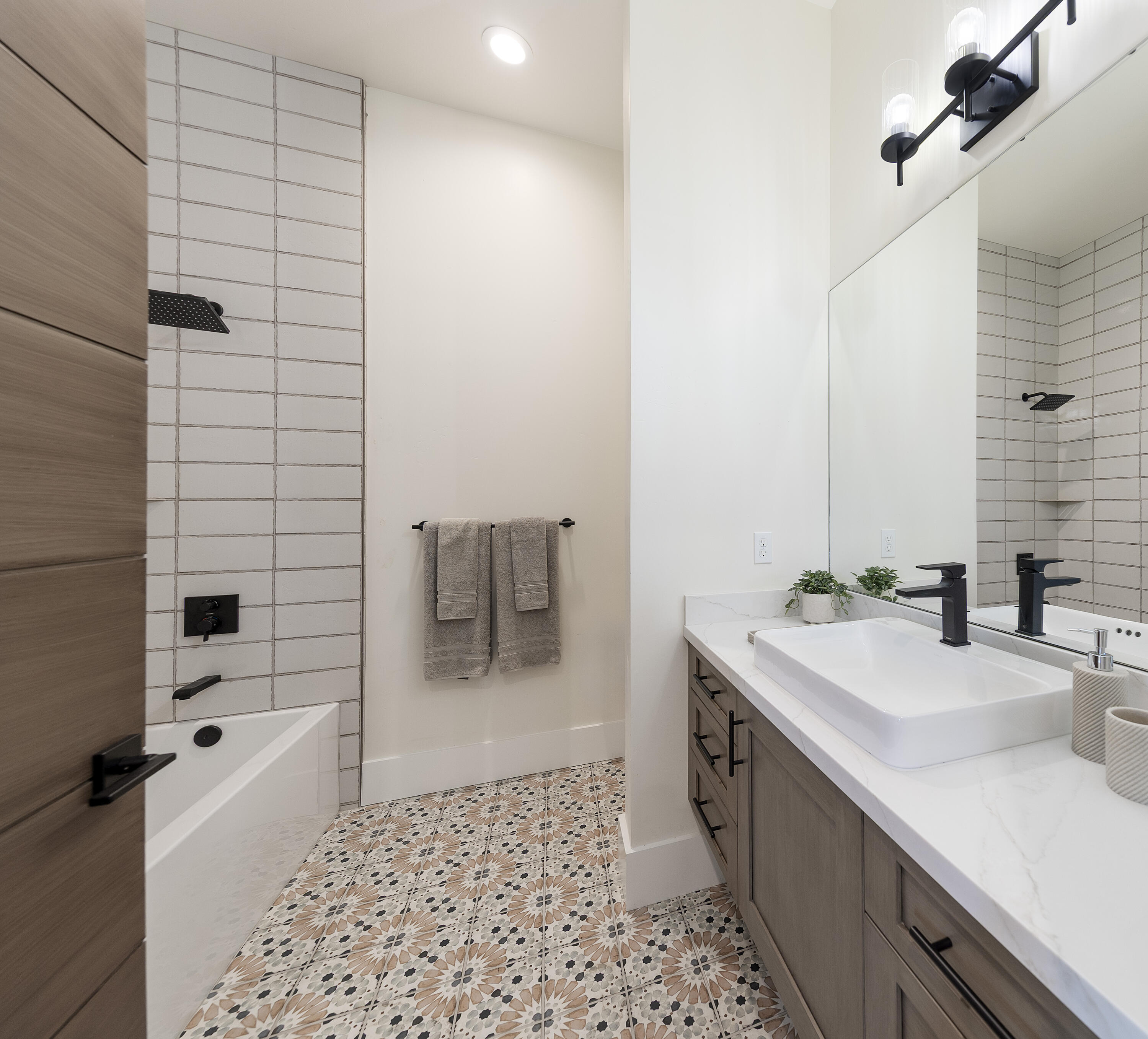 2082 Las Canoas Road, SANTA BARBARA