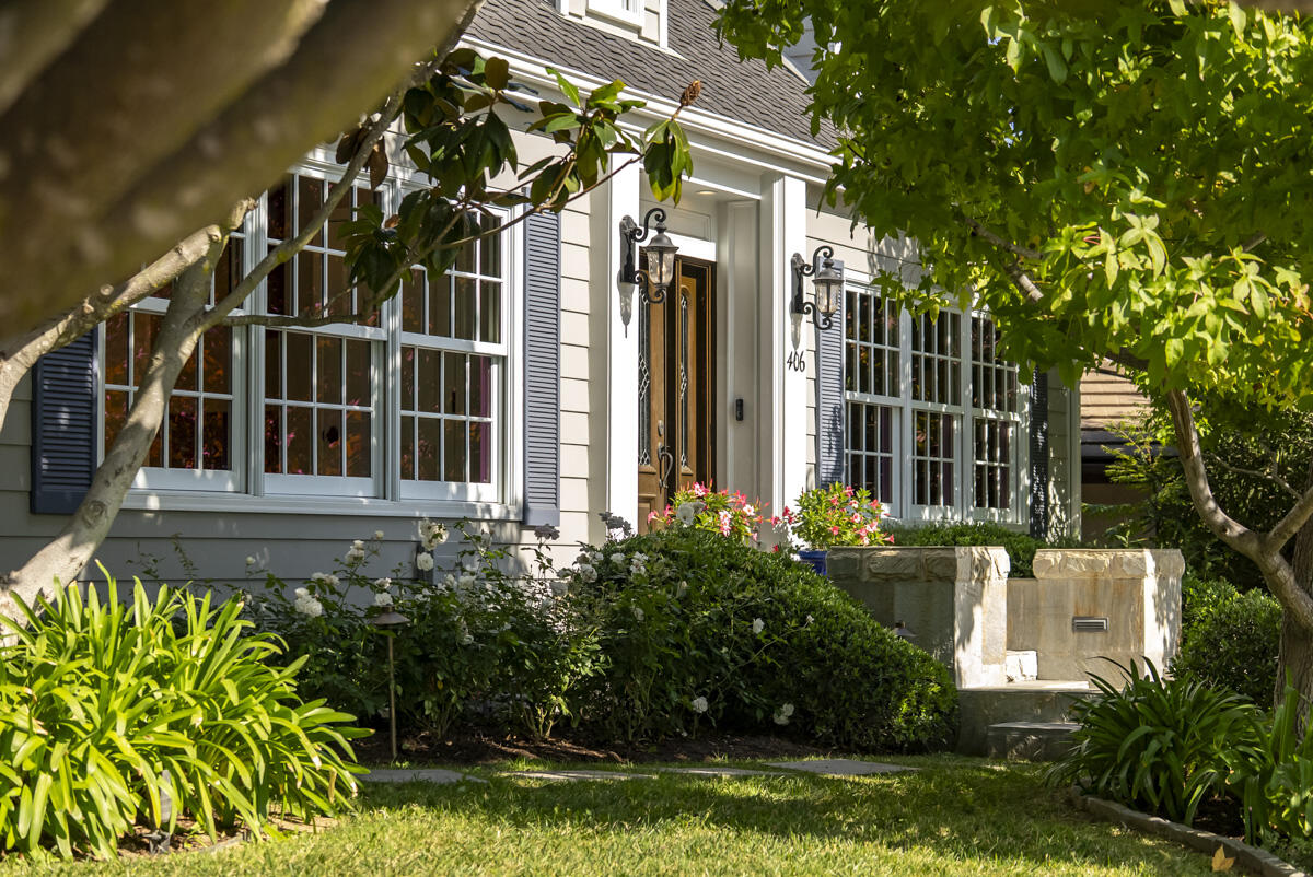 406 Lincolnwood Place