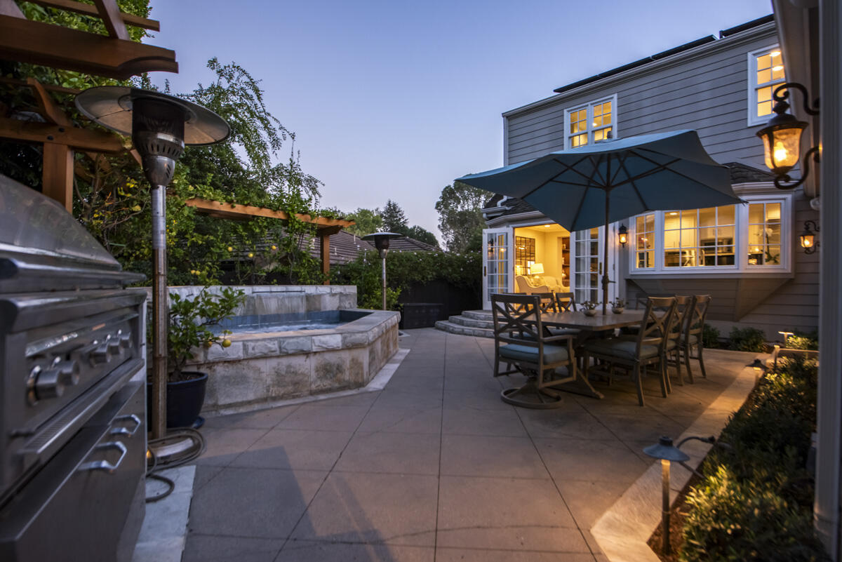 406 Lincolnwood Place