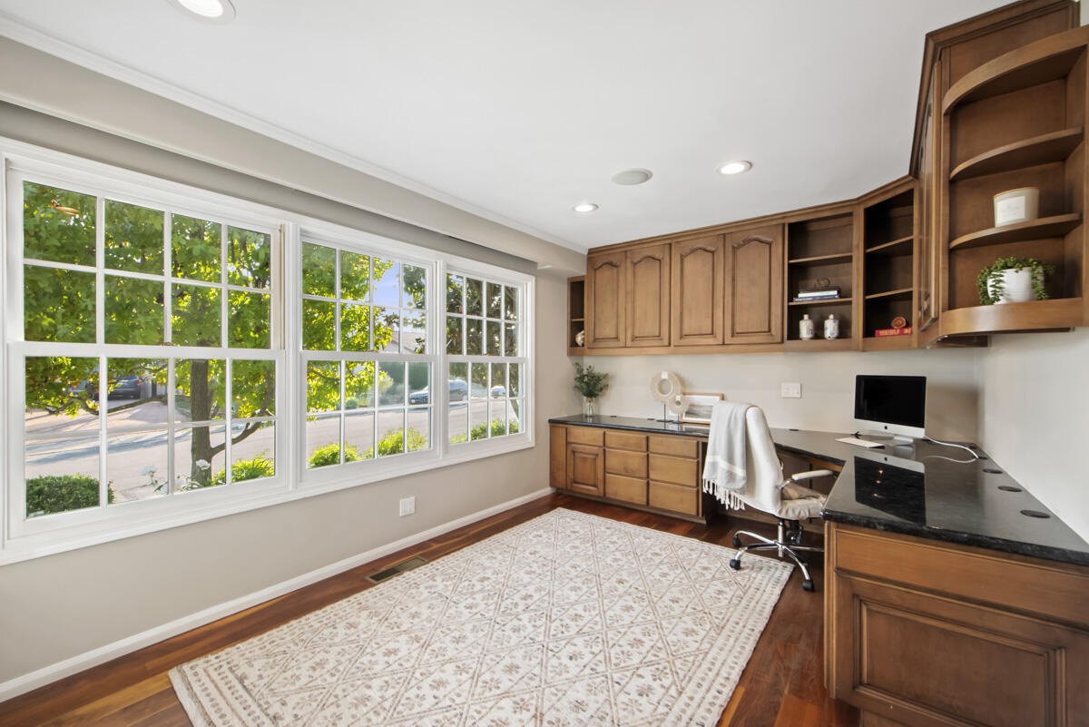 406 Lincolnwood Place