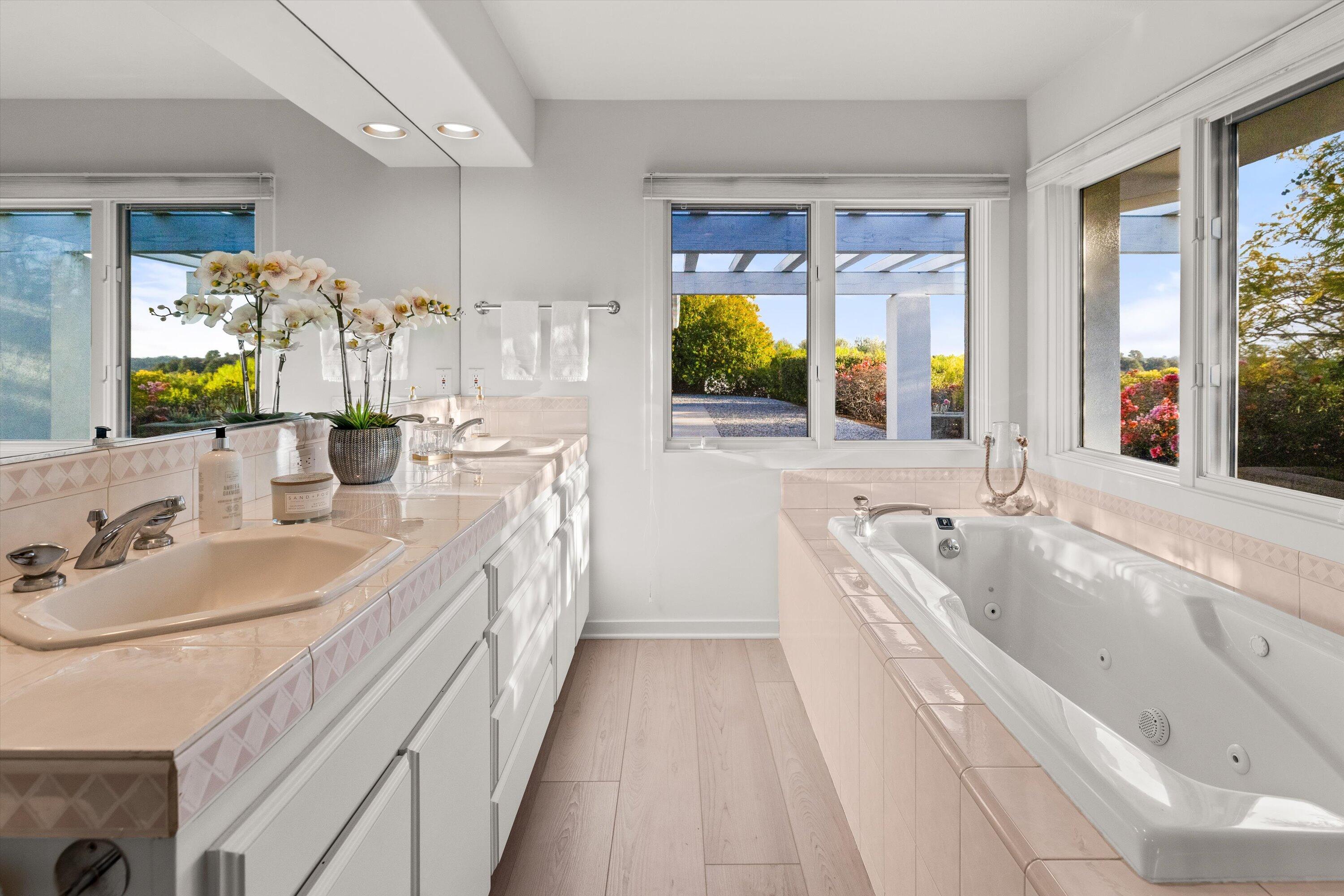 999 Camino Del Retiro