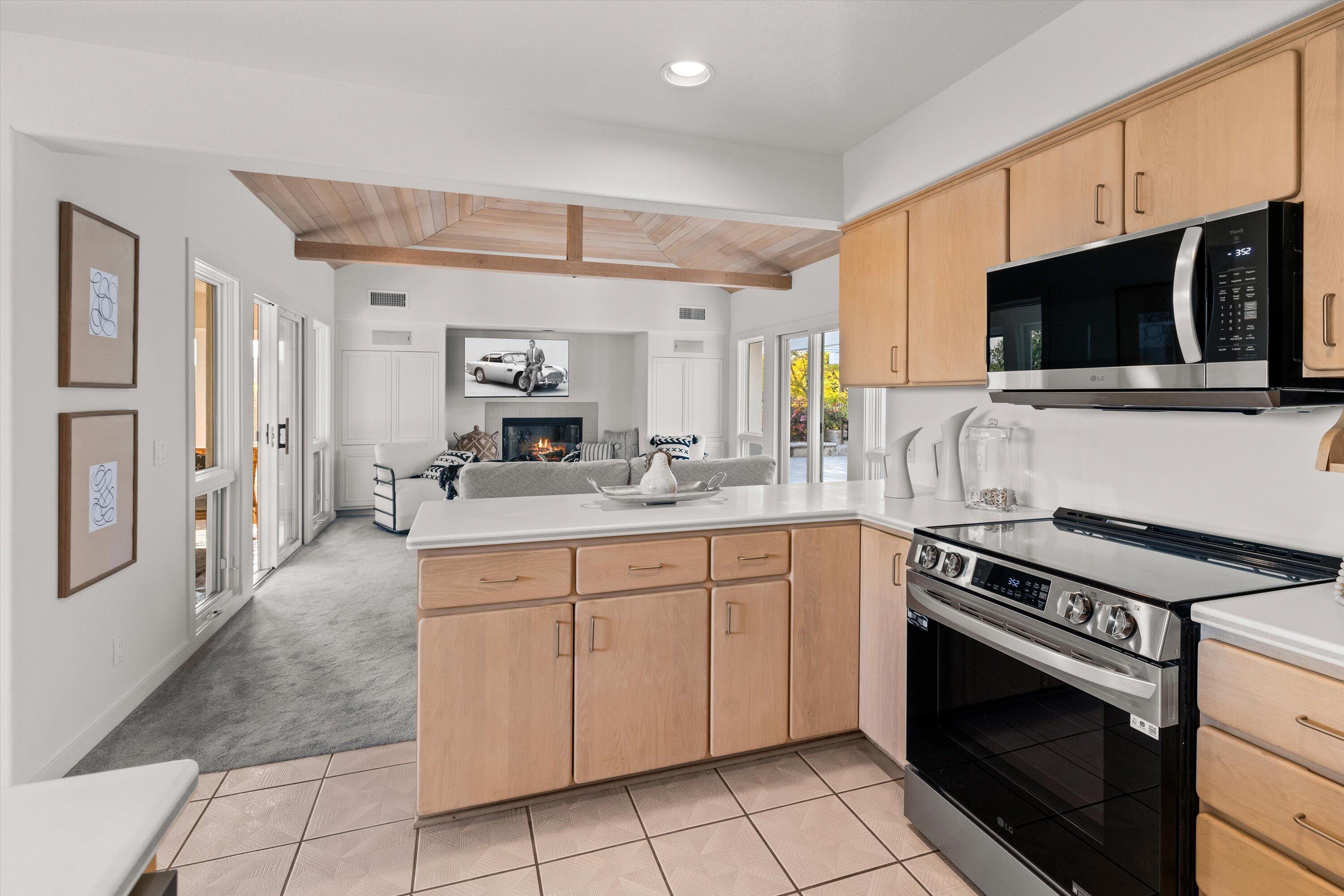 999 Camino Del Retiro