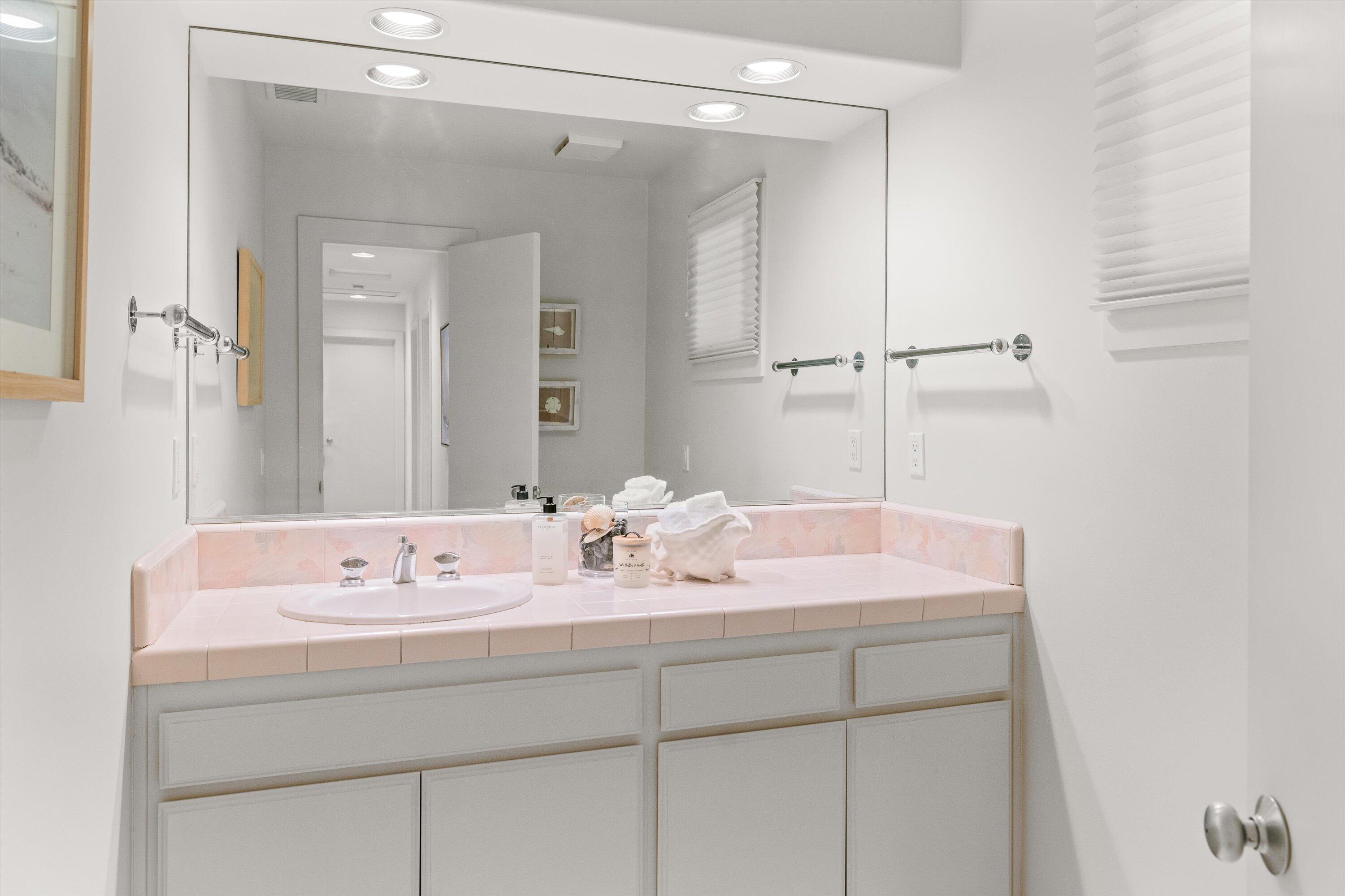 999 Camino Del Retiro