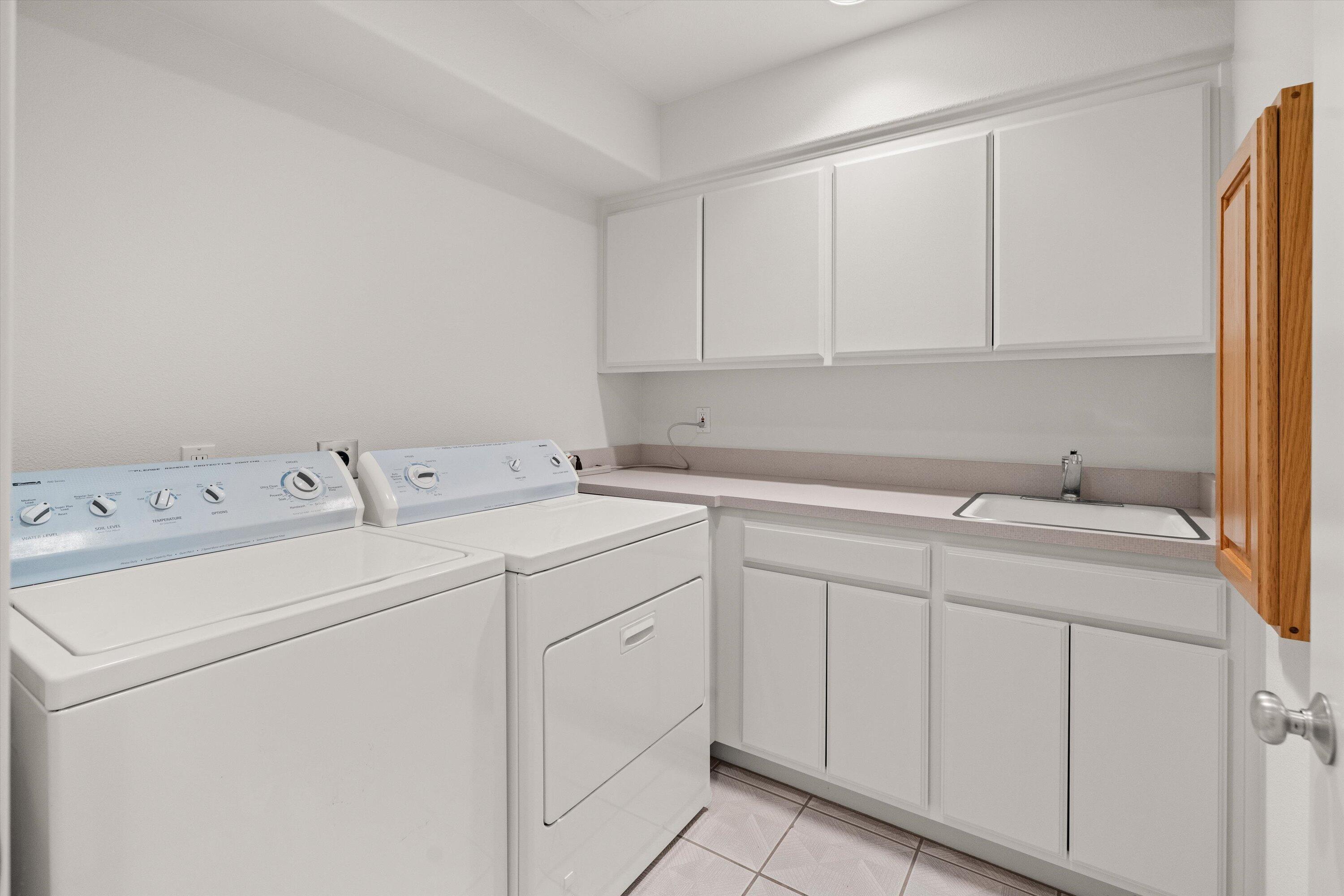 999 Camino Del Retiro