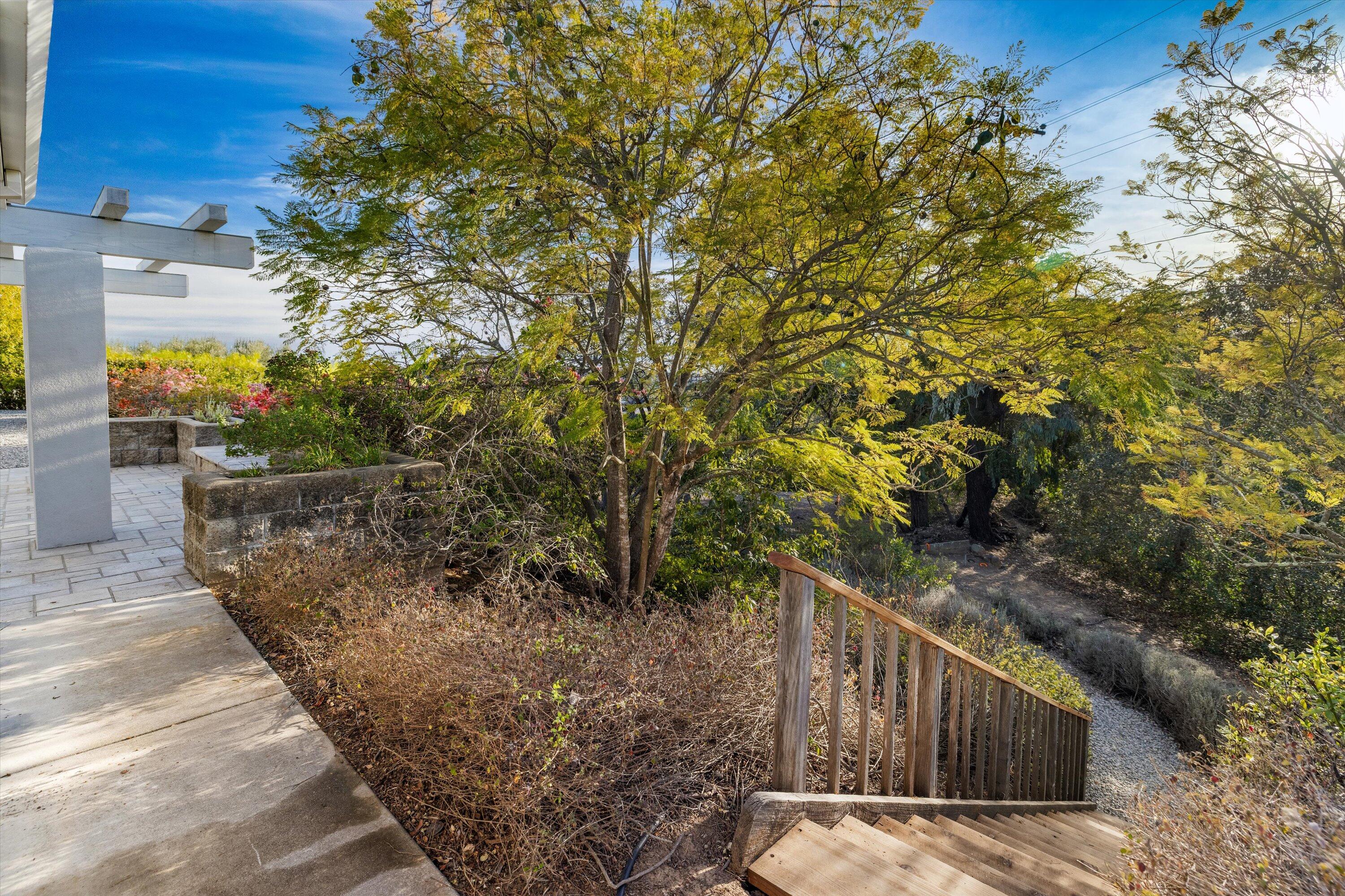 999 Camino Del Retiro