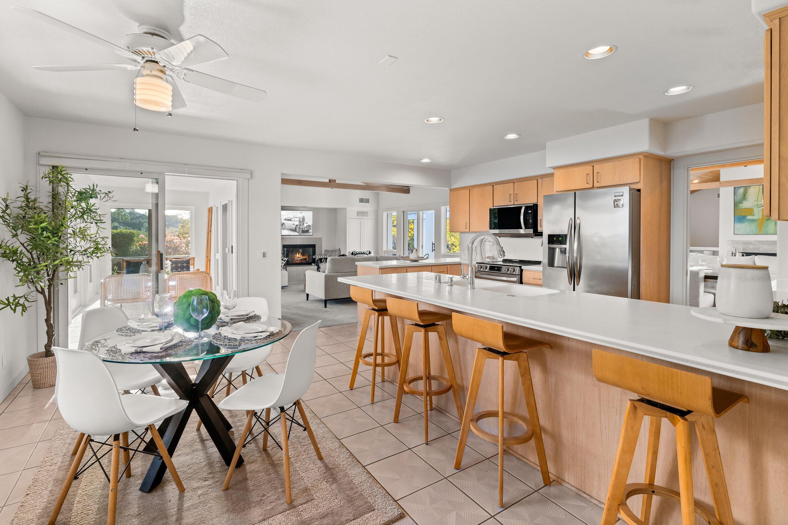 999 Camino Del Retiro