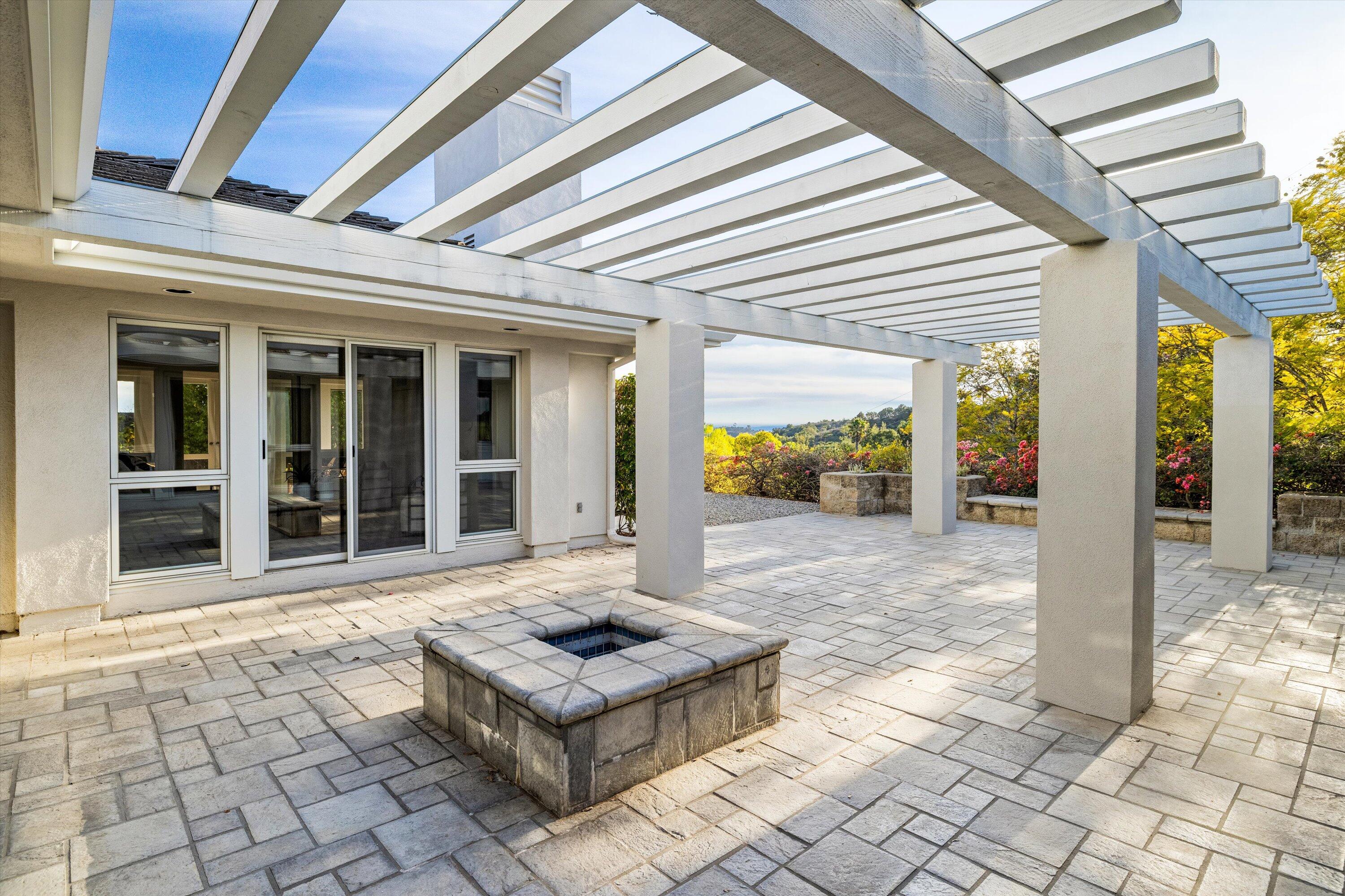 999 Camino Del Retiro