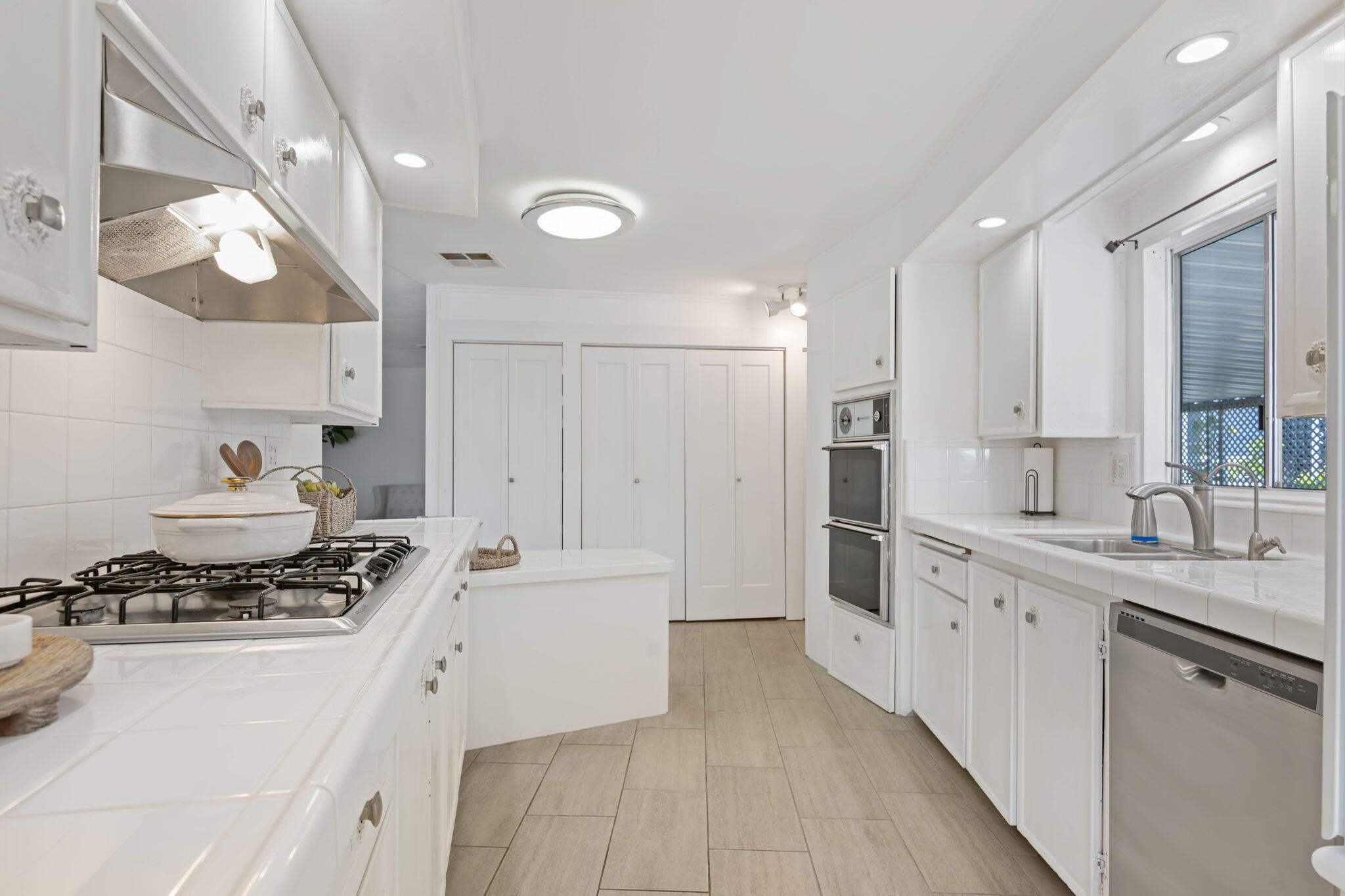 945 Ward Drive Spc 195