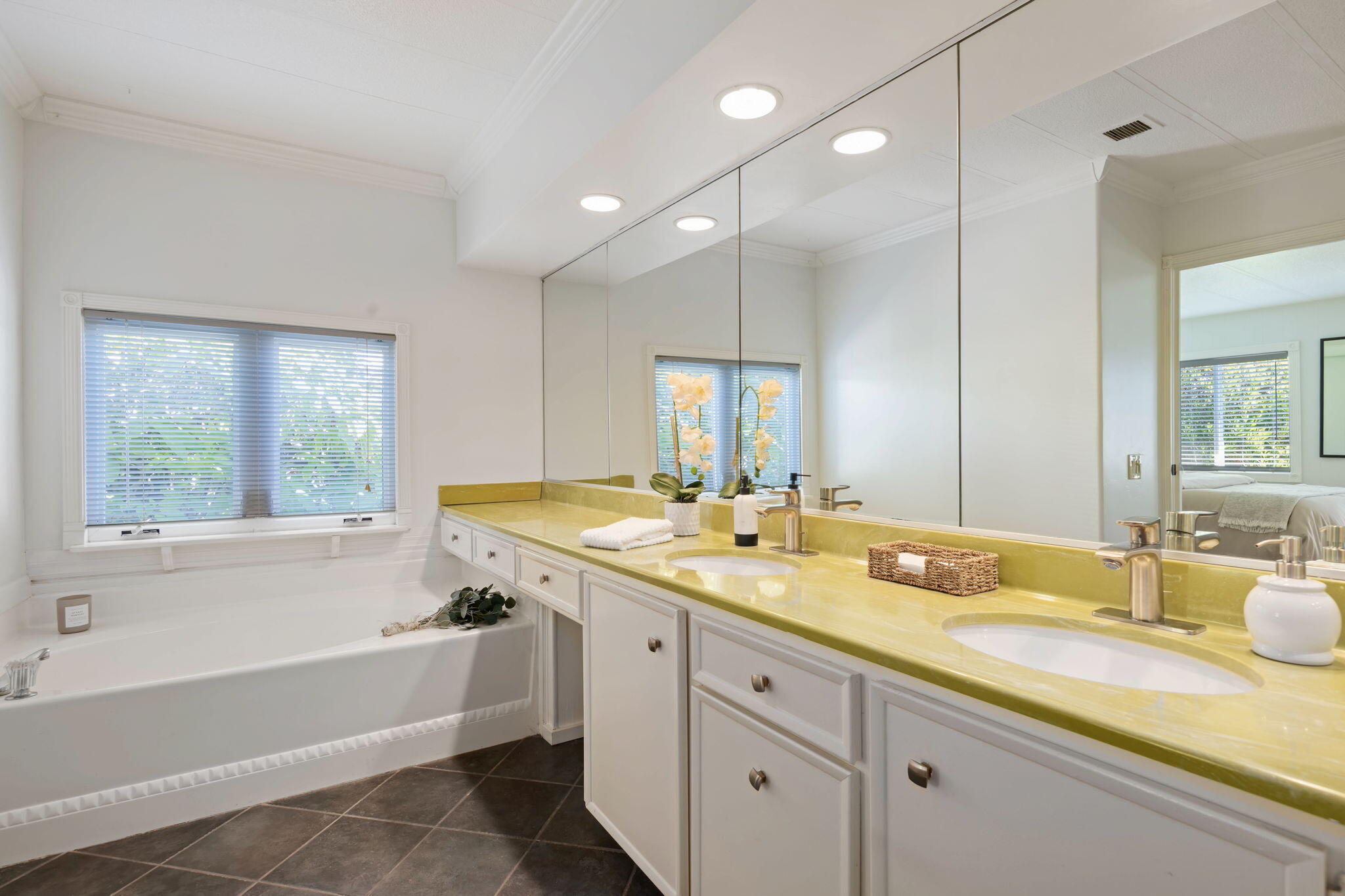 945 Ward Drive Spc 195