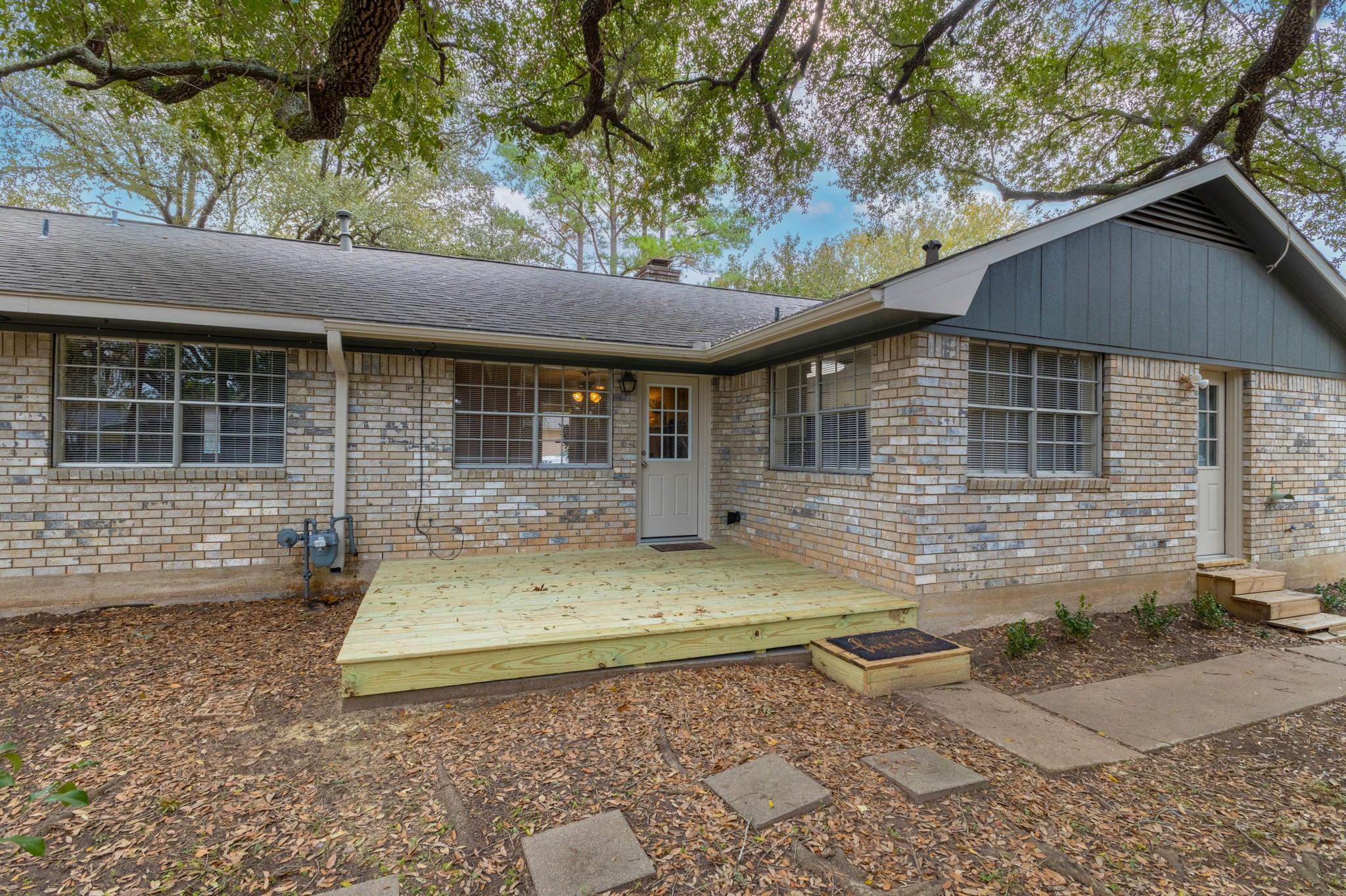 1609 Longhofer Street