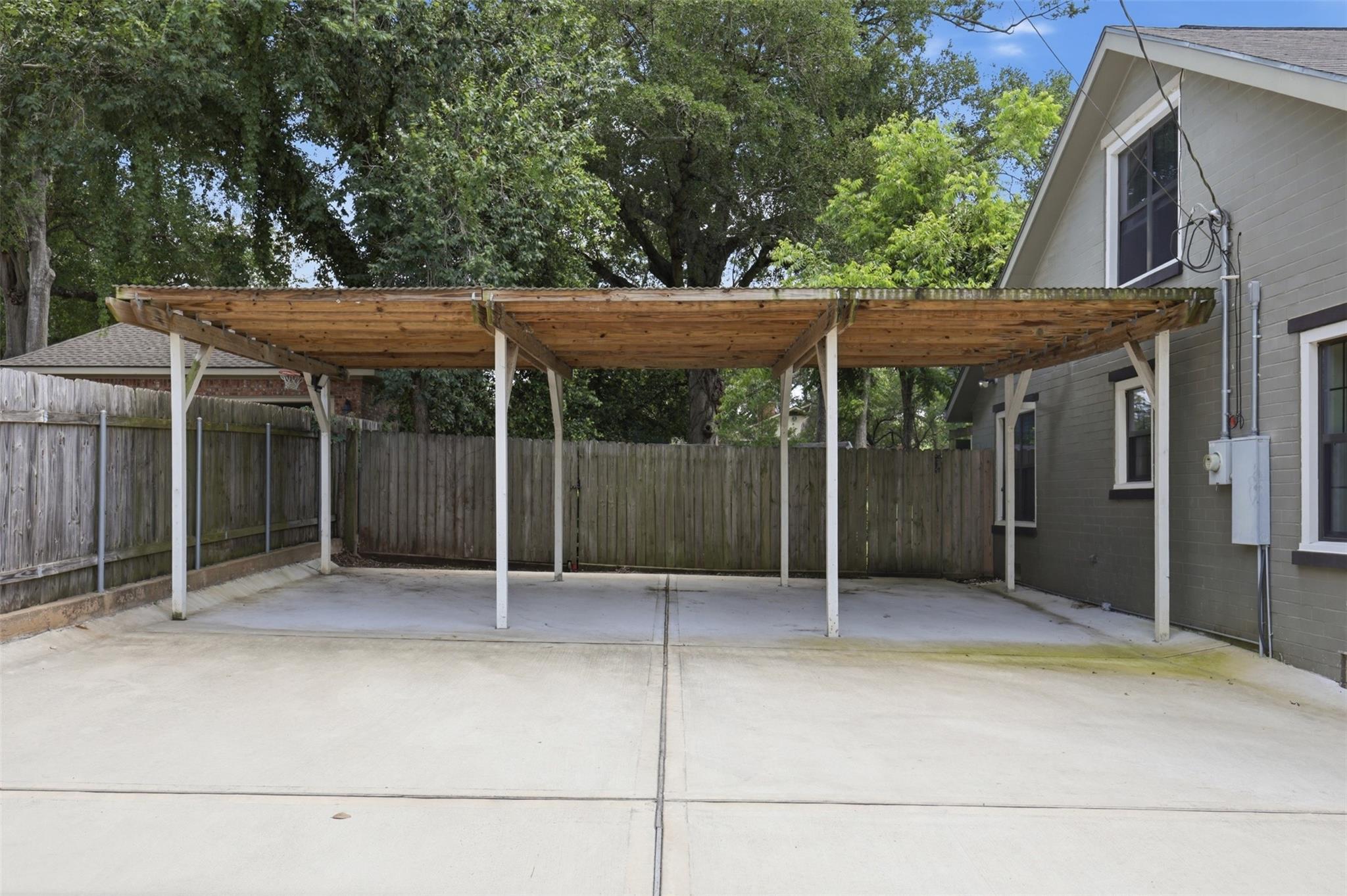 511 W Val Verde Street