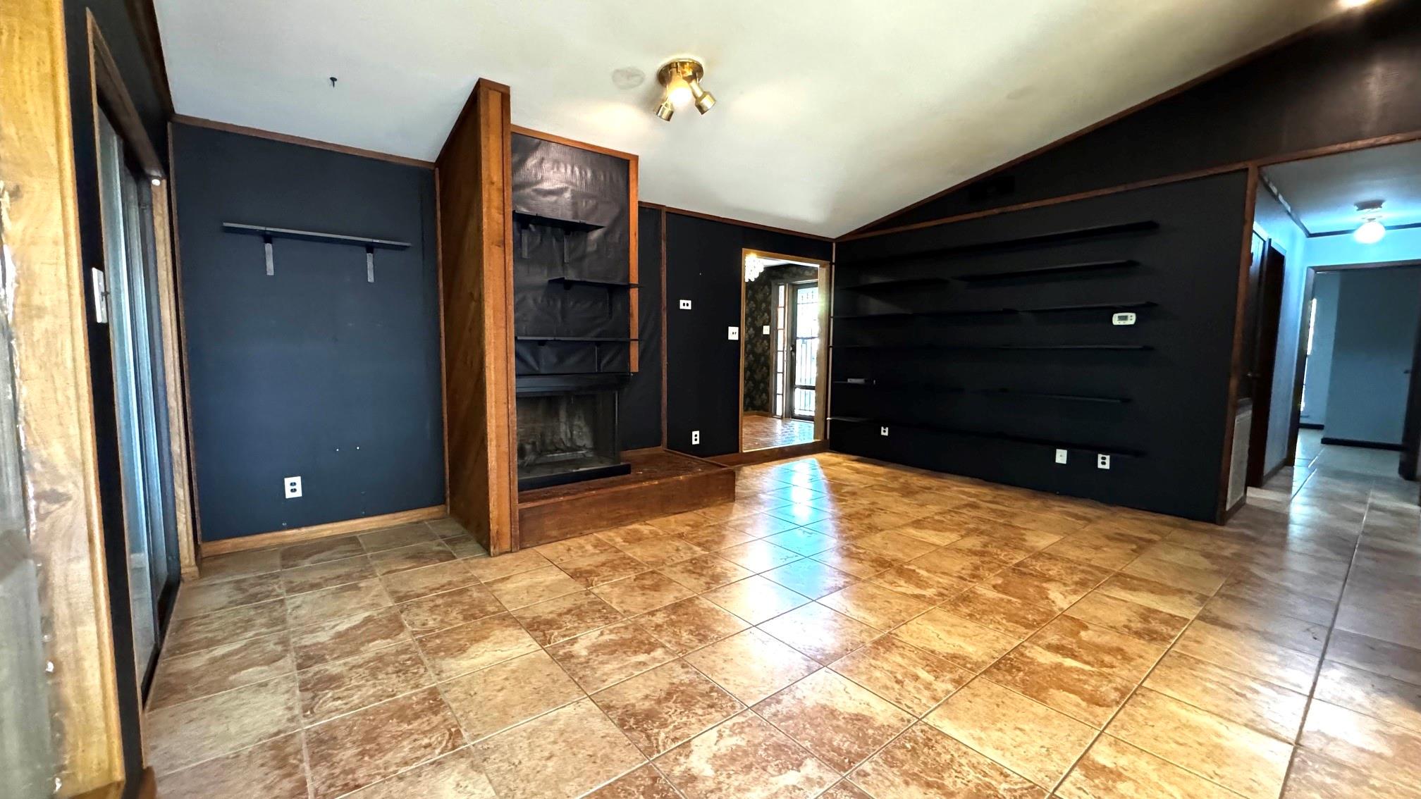2506 Valley Drive