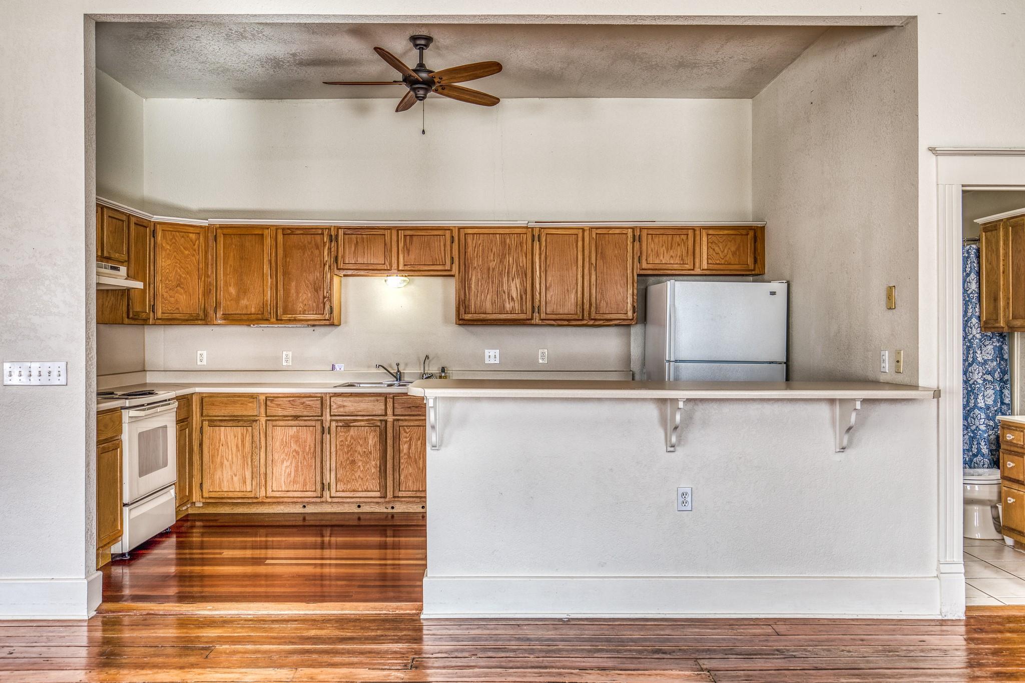 112 E Alamo Street # 2