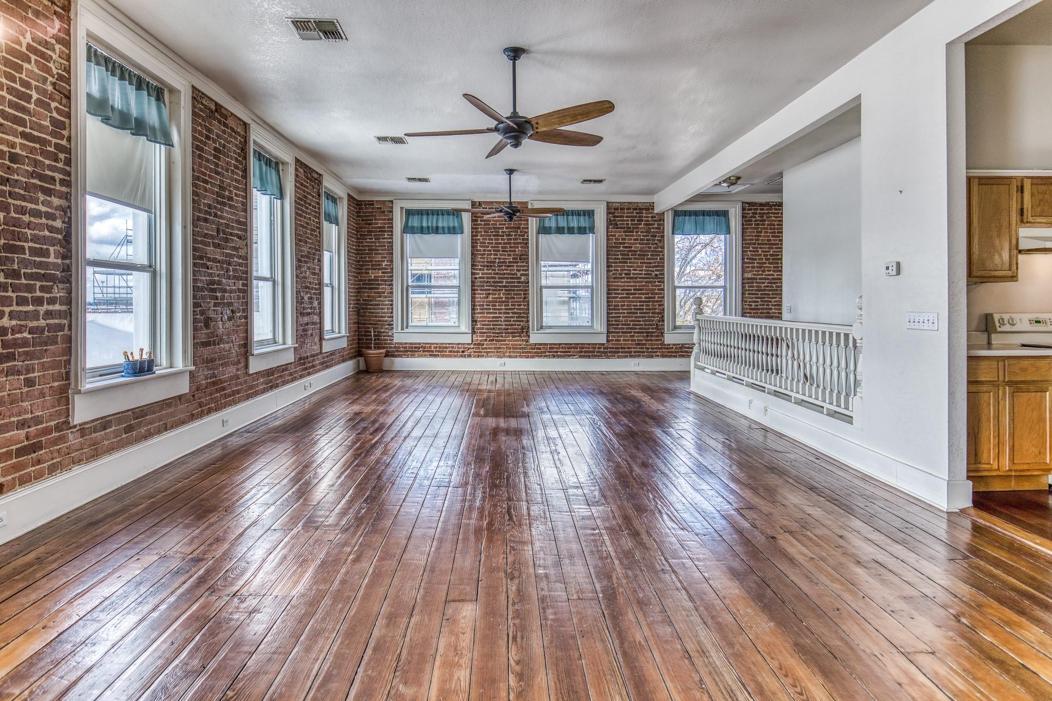 112 E Alamo Street # 2