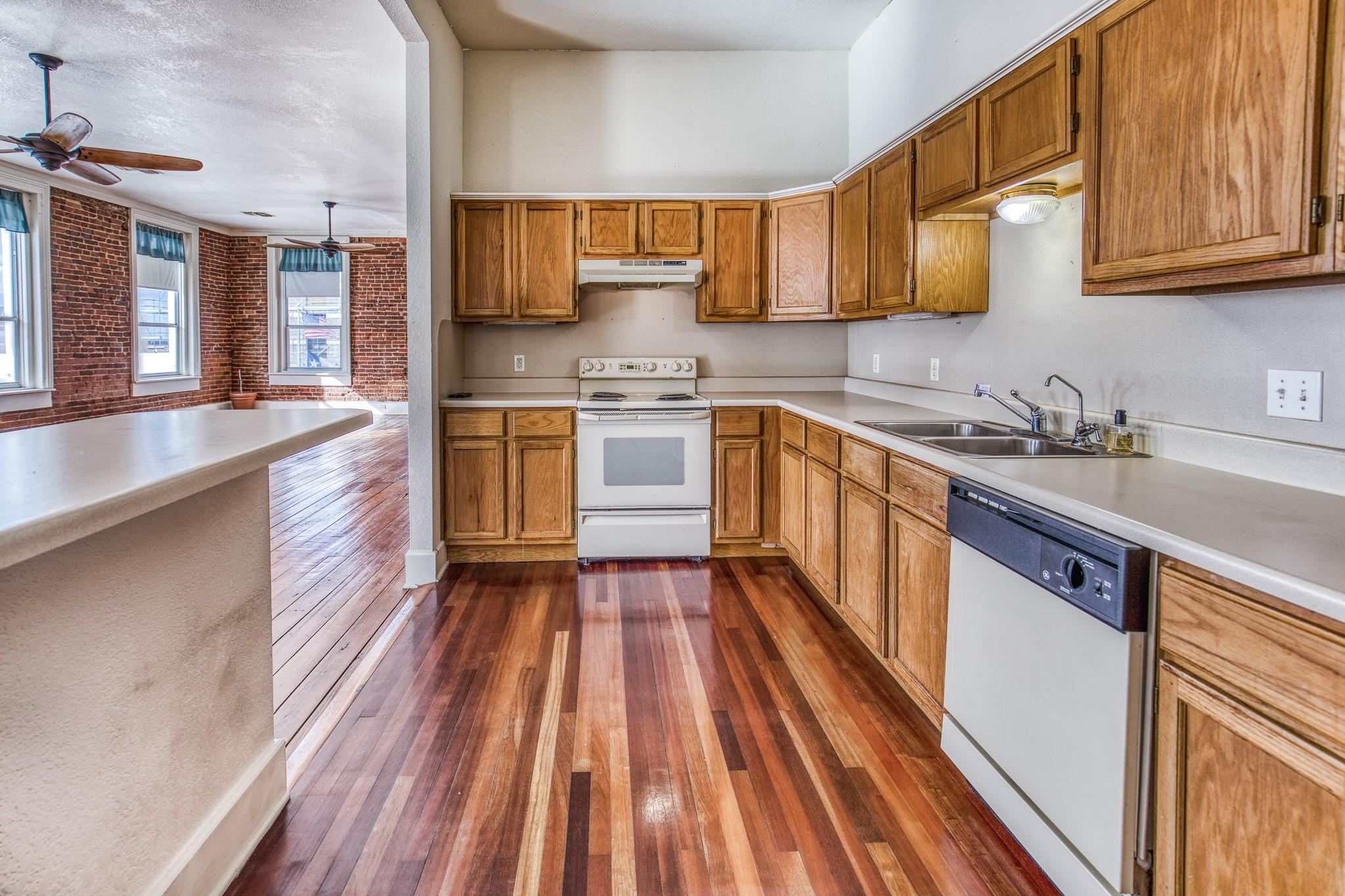 112 E Alamo Street # 2