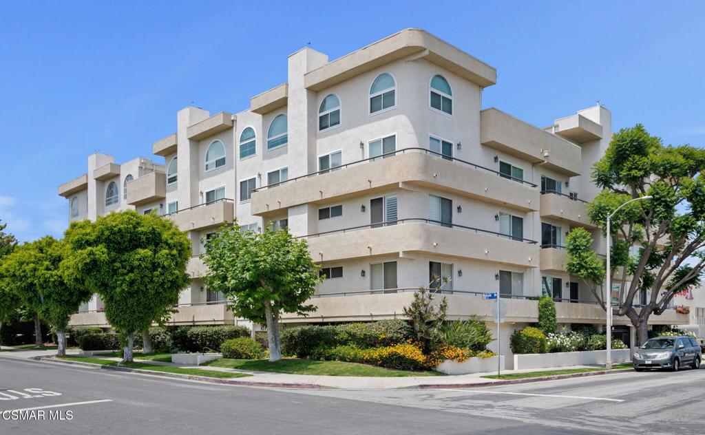 1872 Midvale Avenue 105