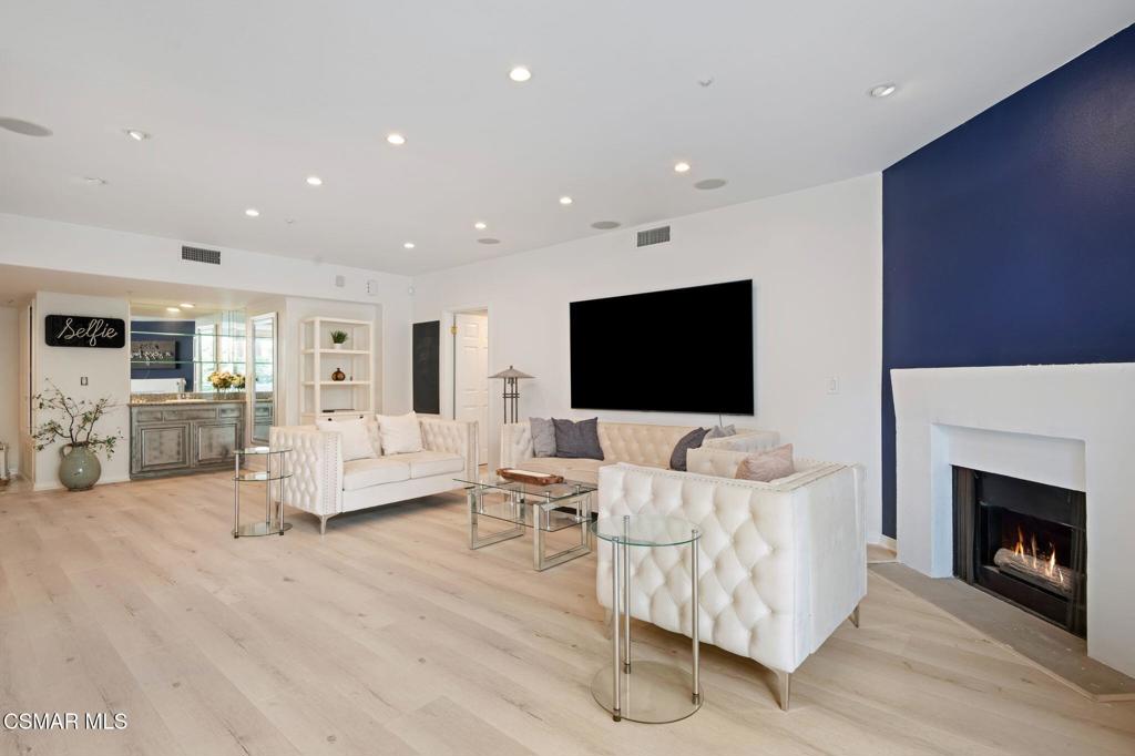 1872 Midvale Avenue 105