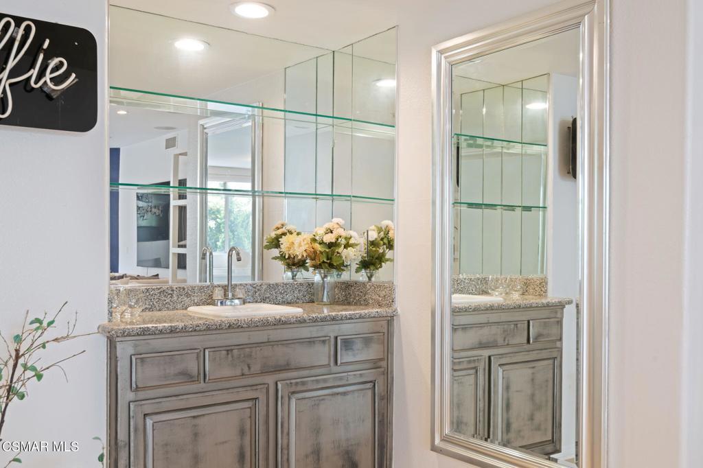 1872 Midvale Avenue 105