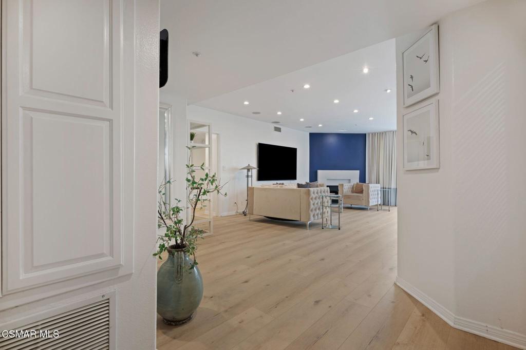 1872 Midvale Avenue 105