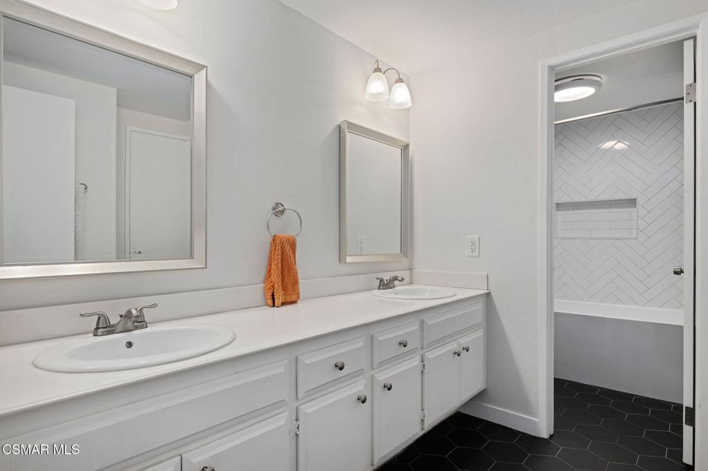 4460 Lubbock Drive B