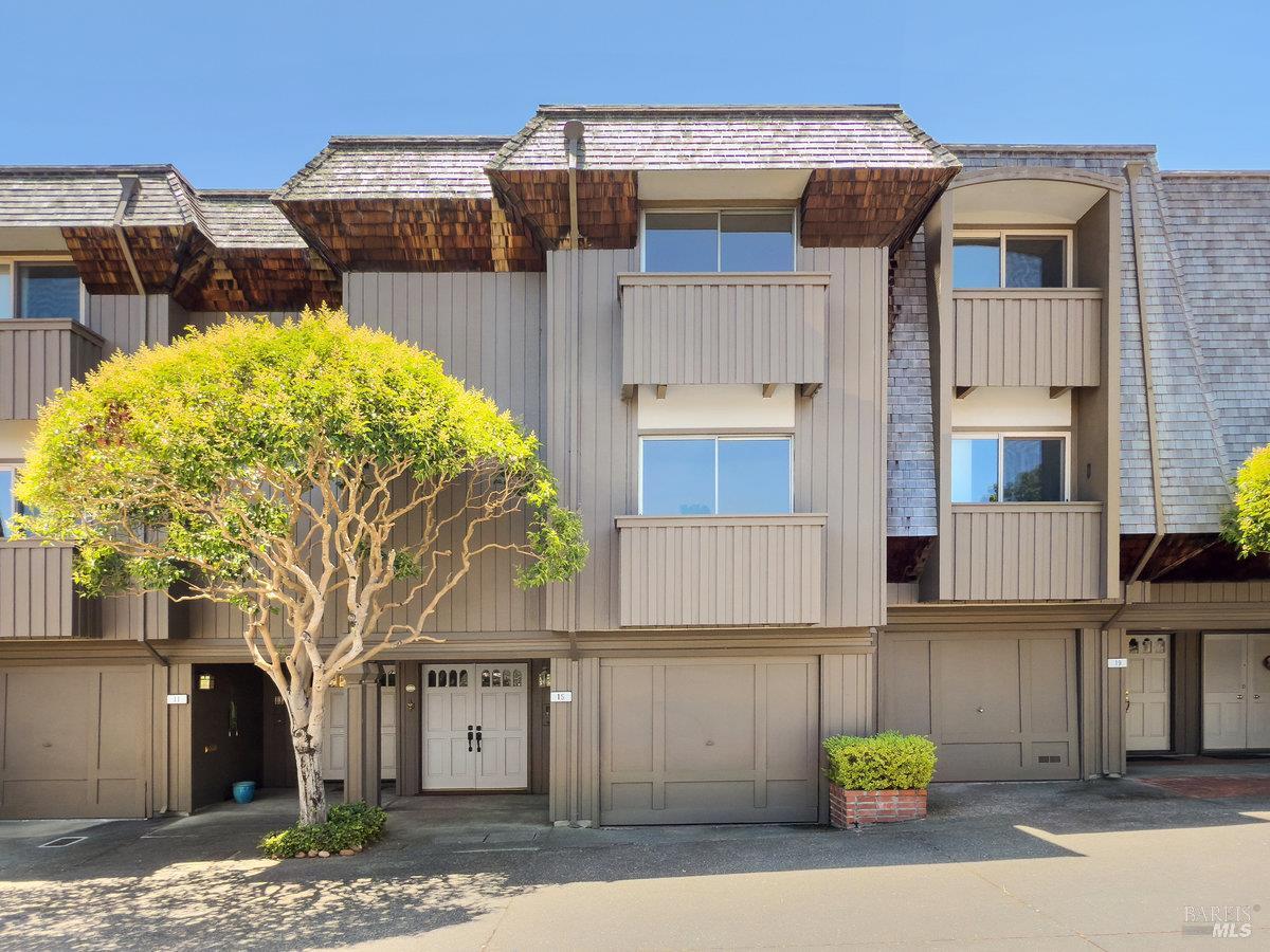 15 Sulgrave Ln