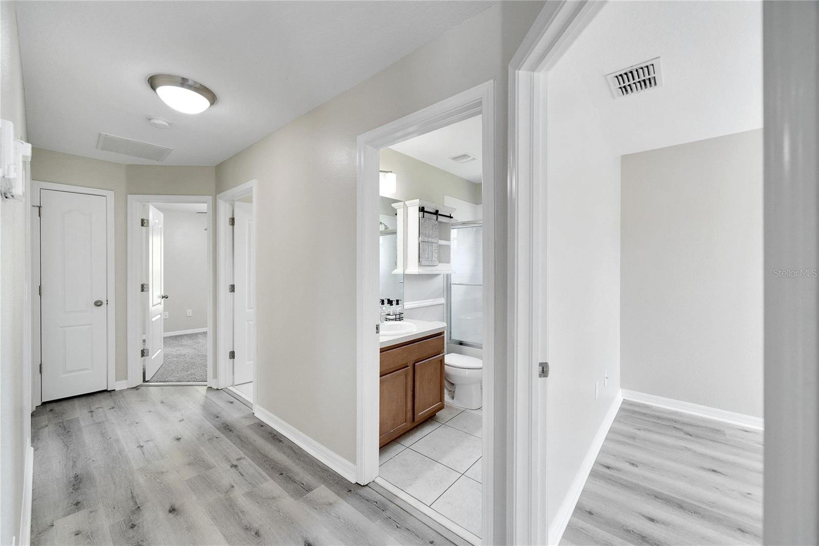 18000 GLASTONBURY LN