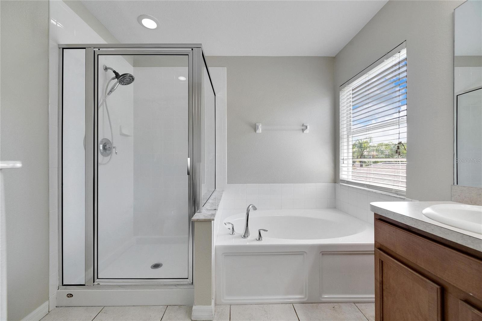 18000 GLASTONBURY LN