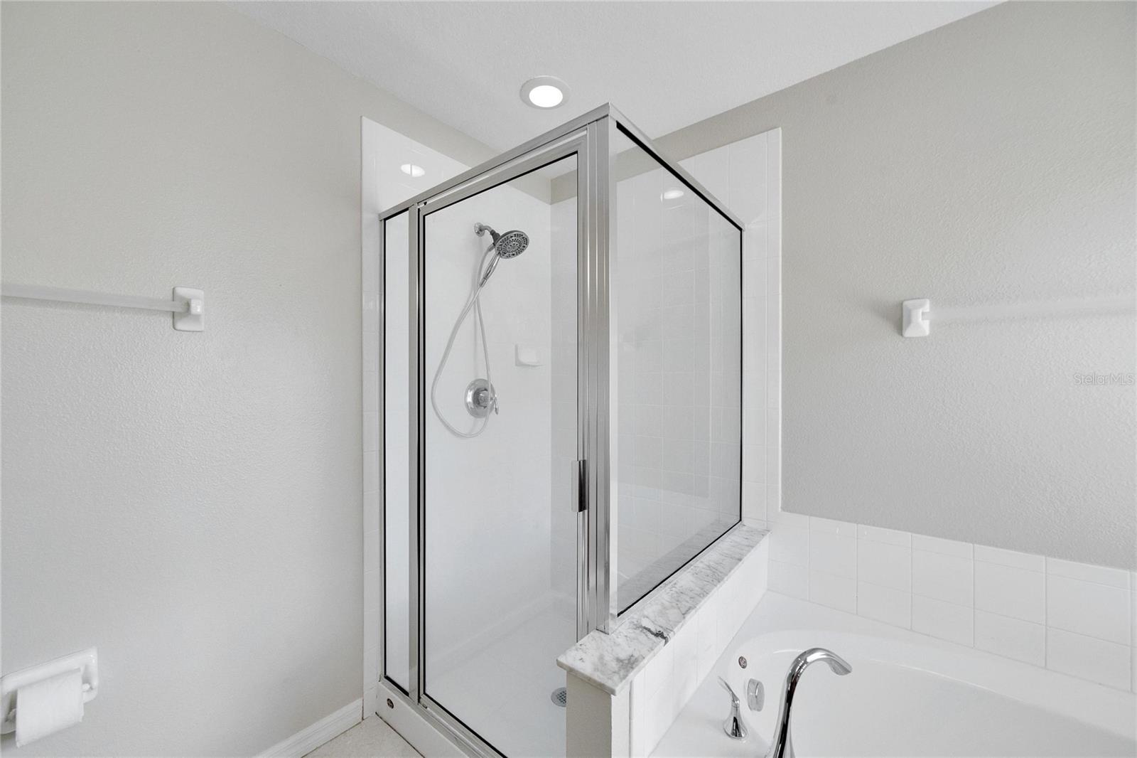 18000 GLASTONBURY LN