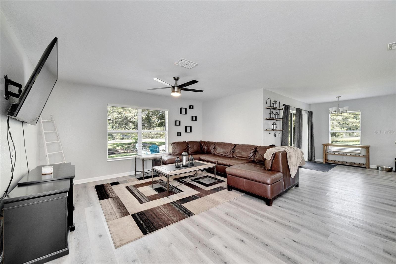 18000 GLASTONBURY LN