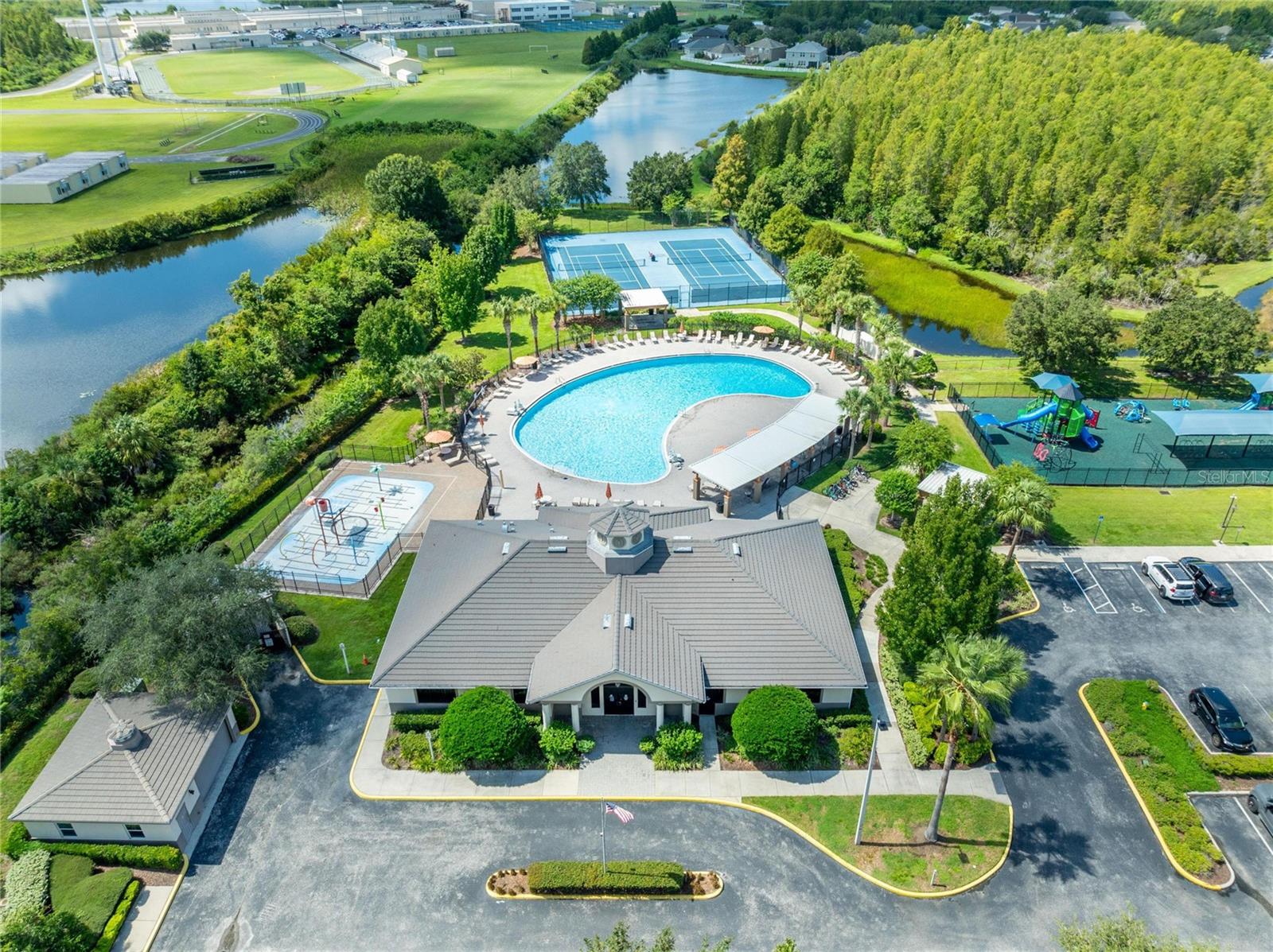 18000 GLASTONBURY LN