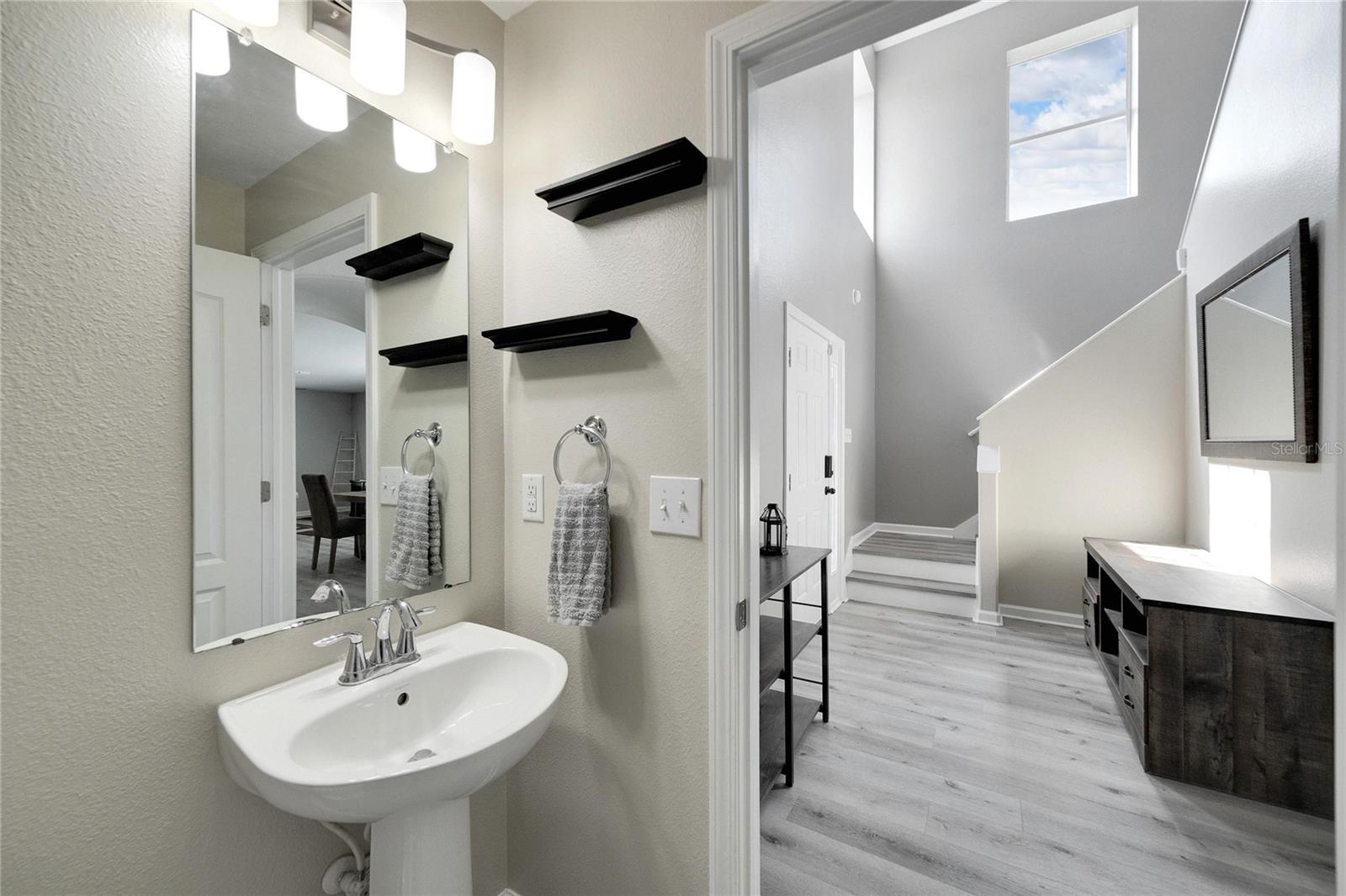 18000 GLASTONBURY LN