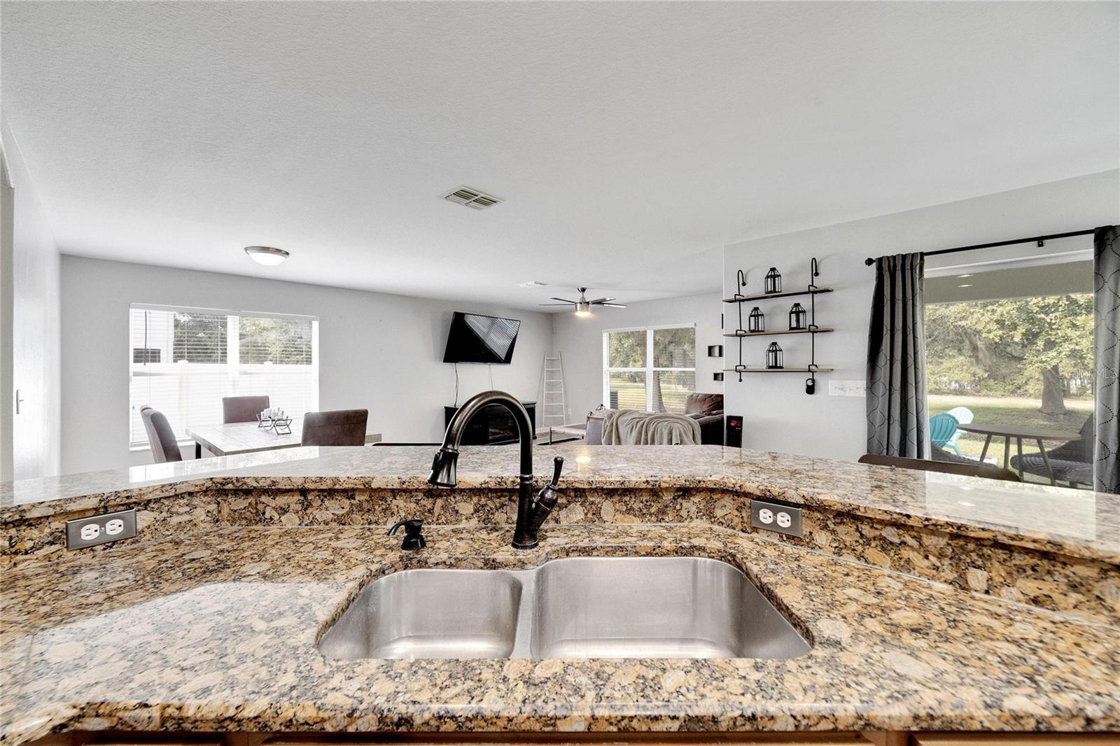 18000 GLASTONBURY LN