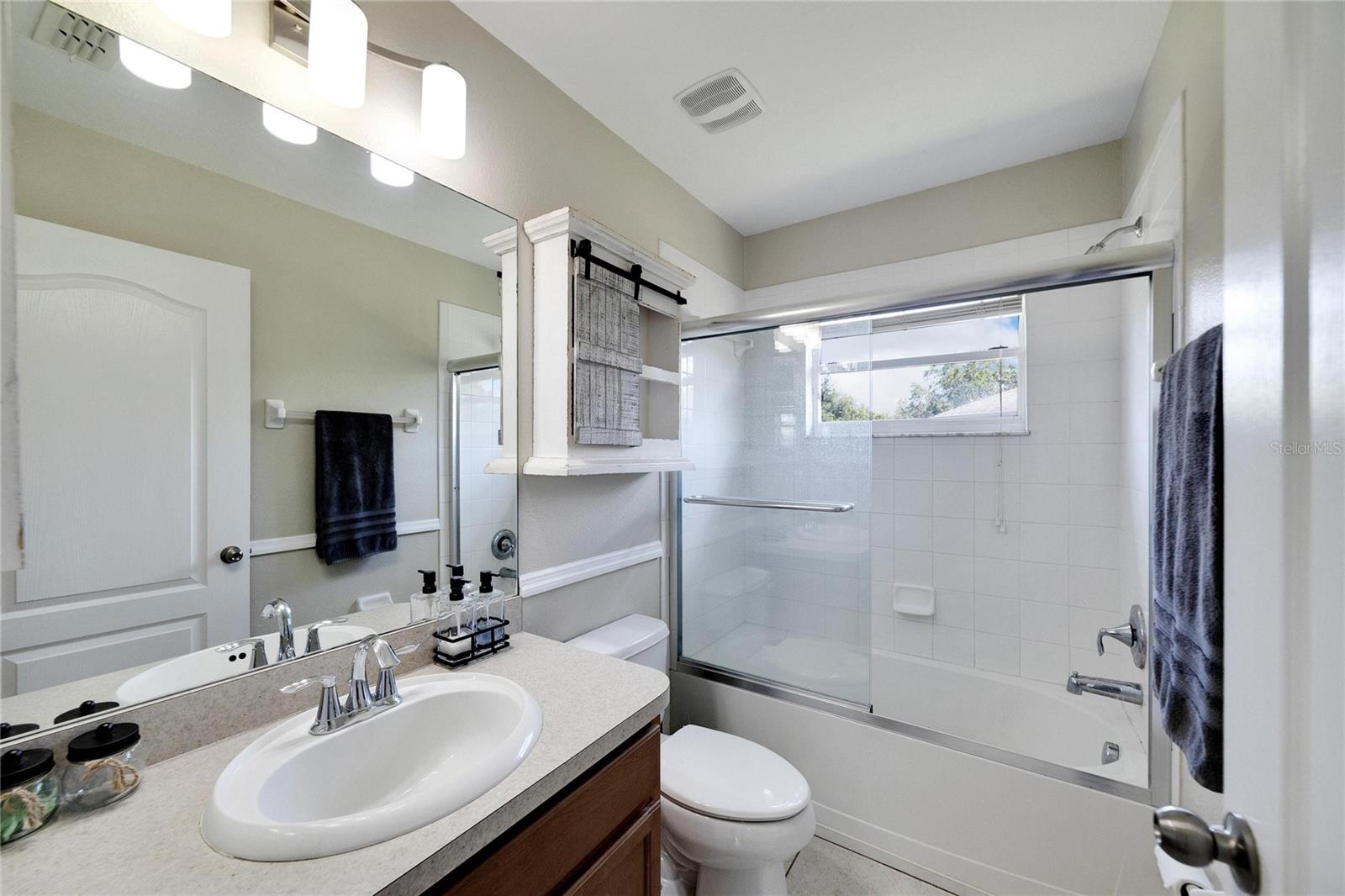 18000 GLASTONBURY LN