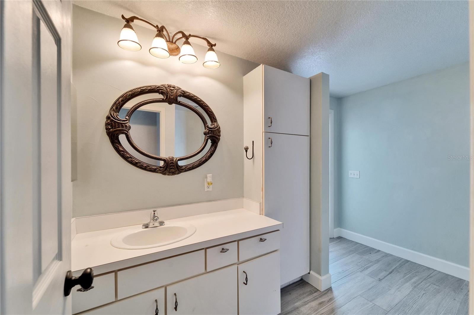 18507 COUNTRY CREST PL