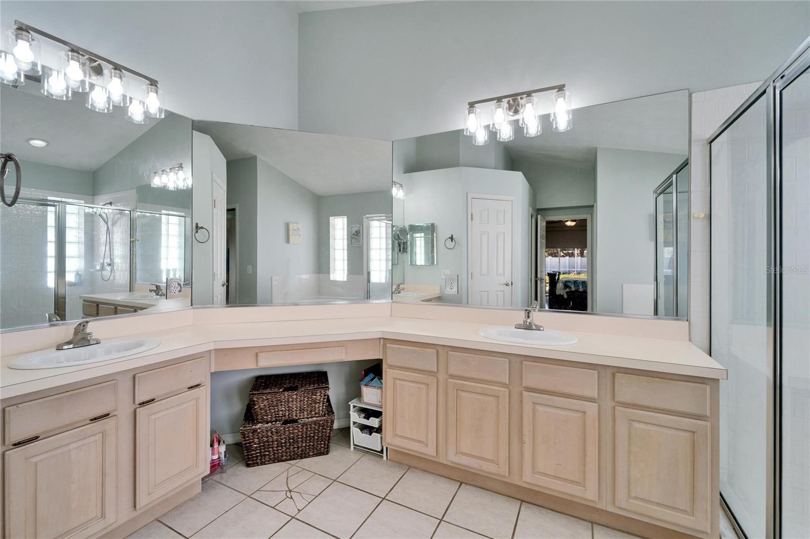 18507 COUNTRY CREST PL