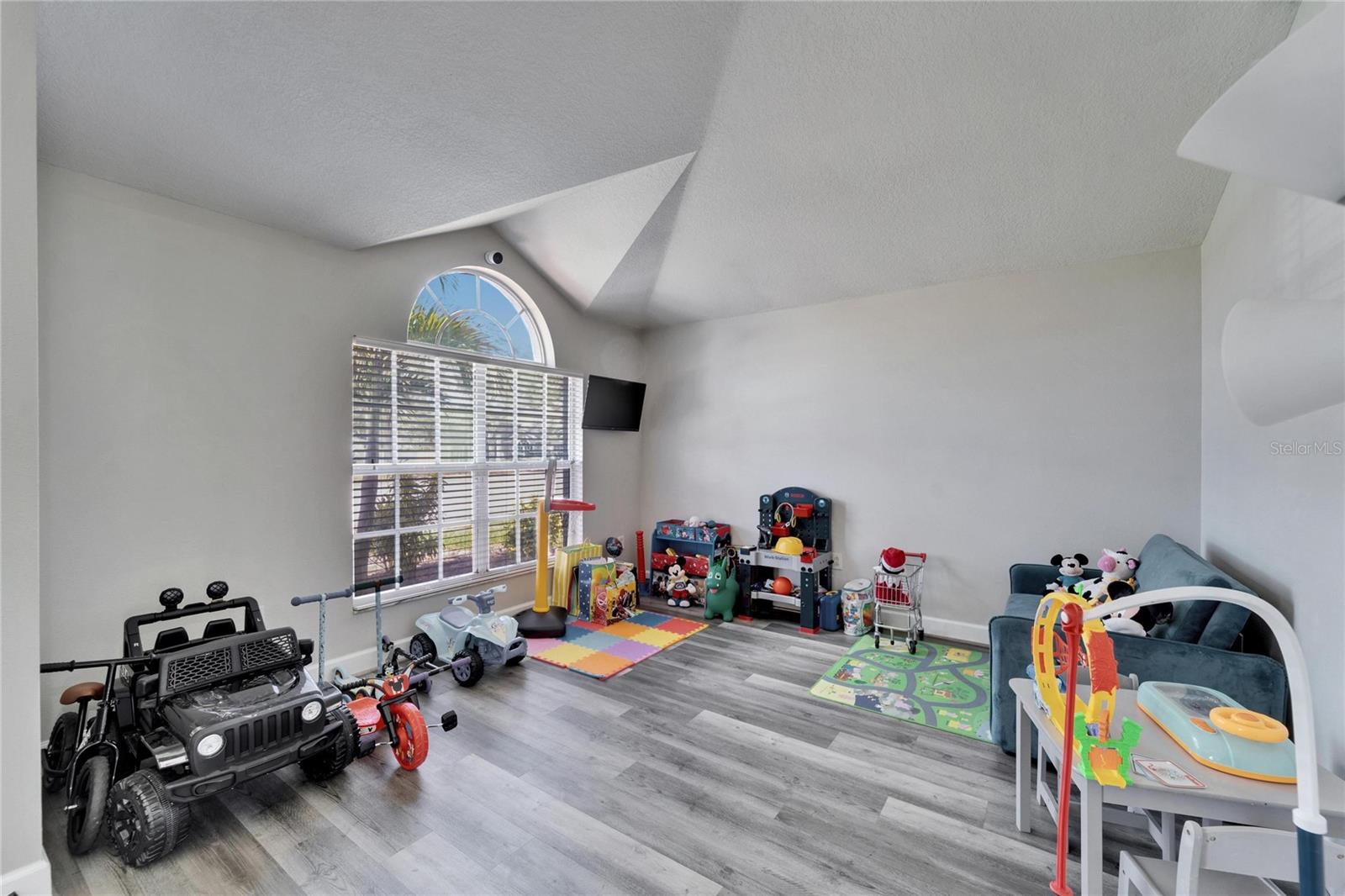 18507 COUNTRY CREST PL