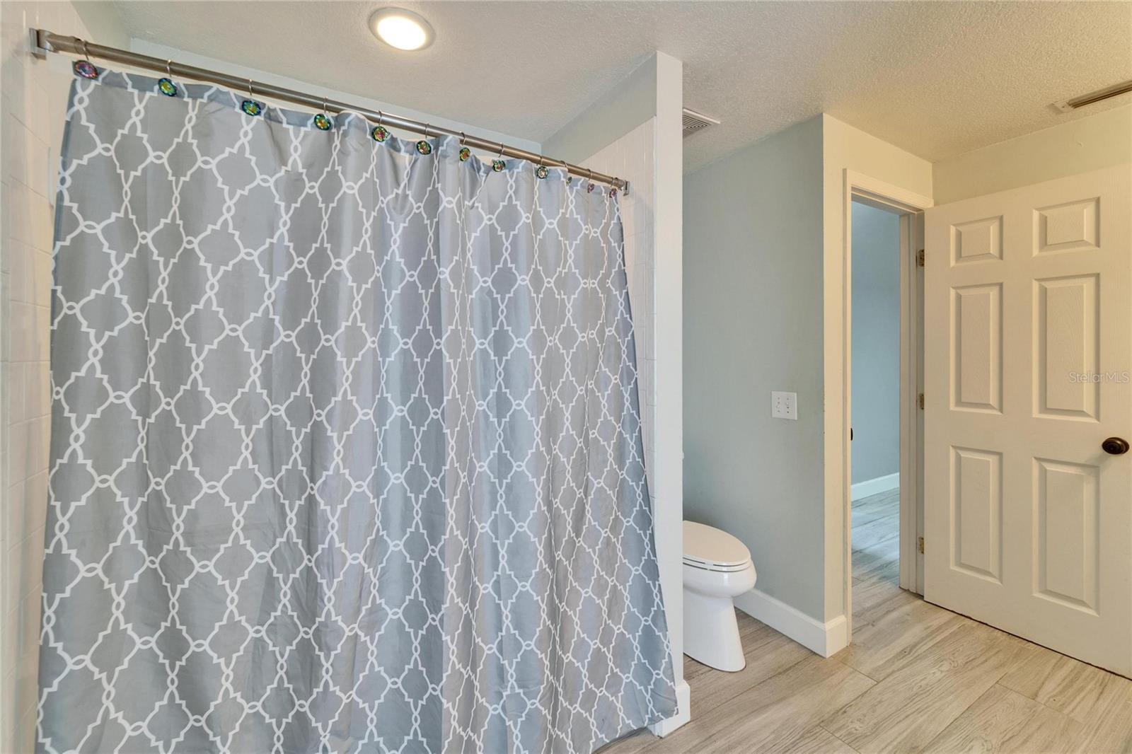 18507 COUNTRY CREST PL