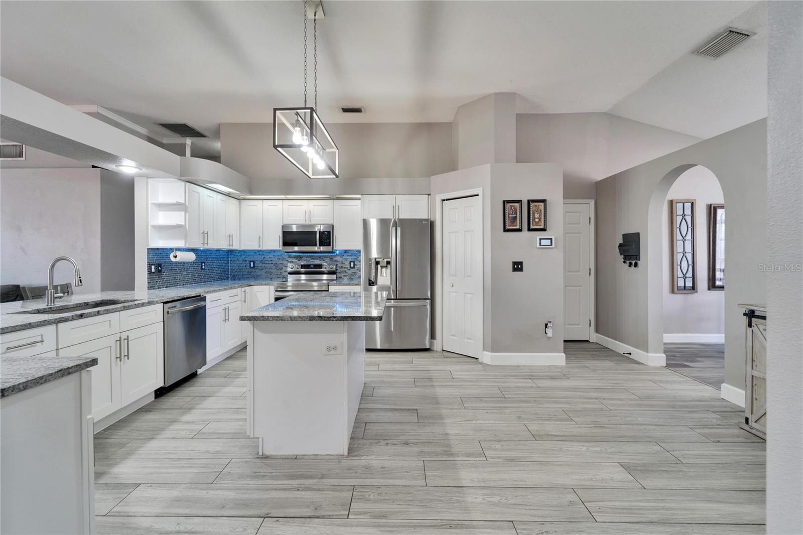 18507 COUNTRY CREST PL