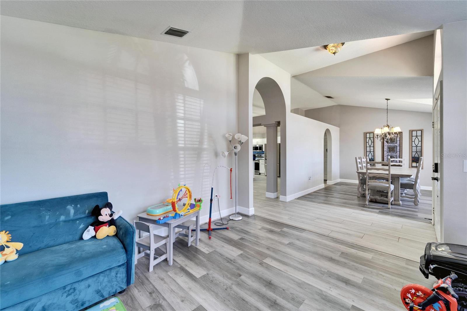 18507 COUNTRY CREST PL