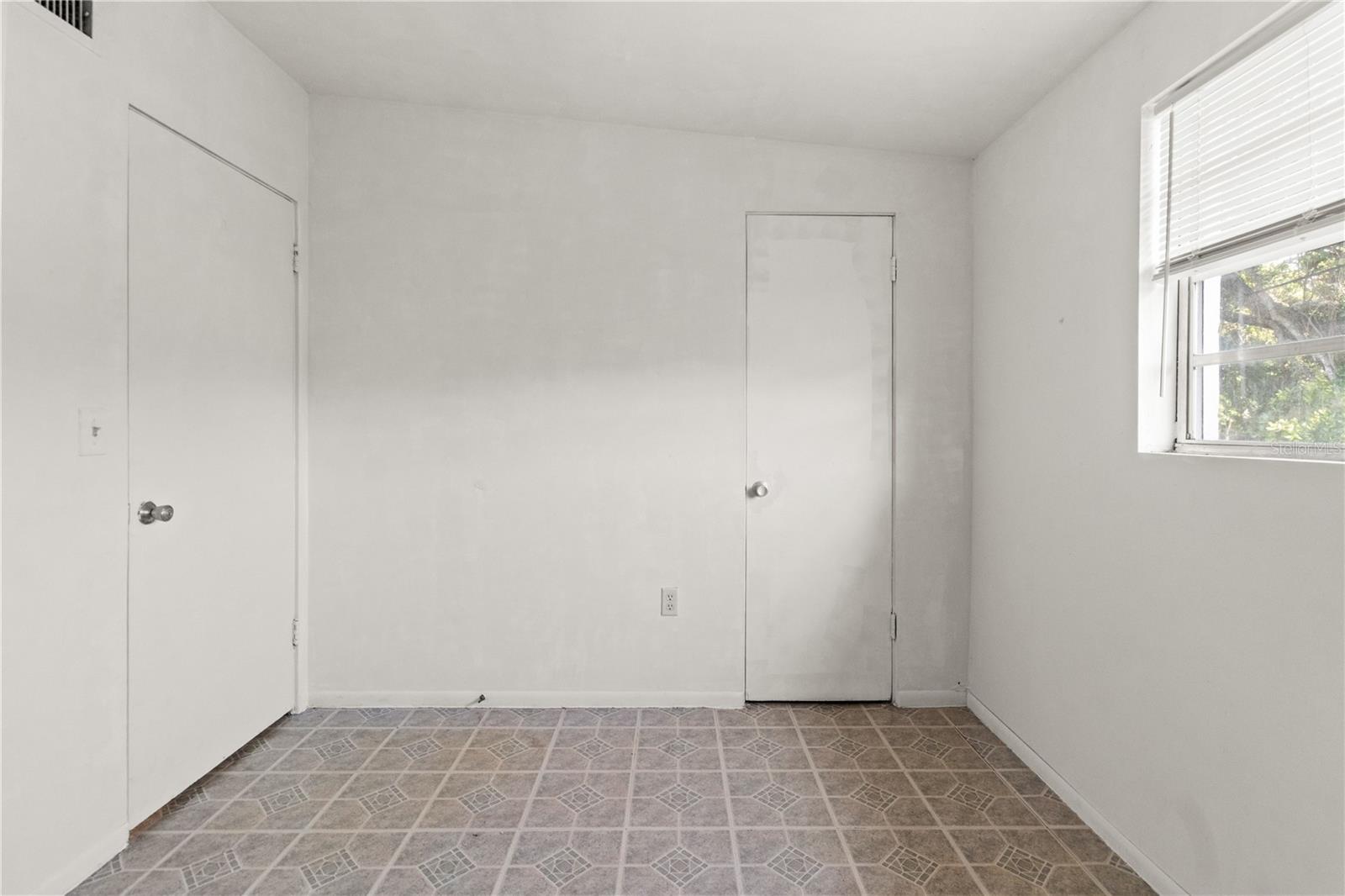 1421 14TH ST E