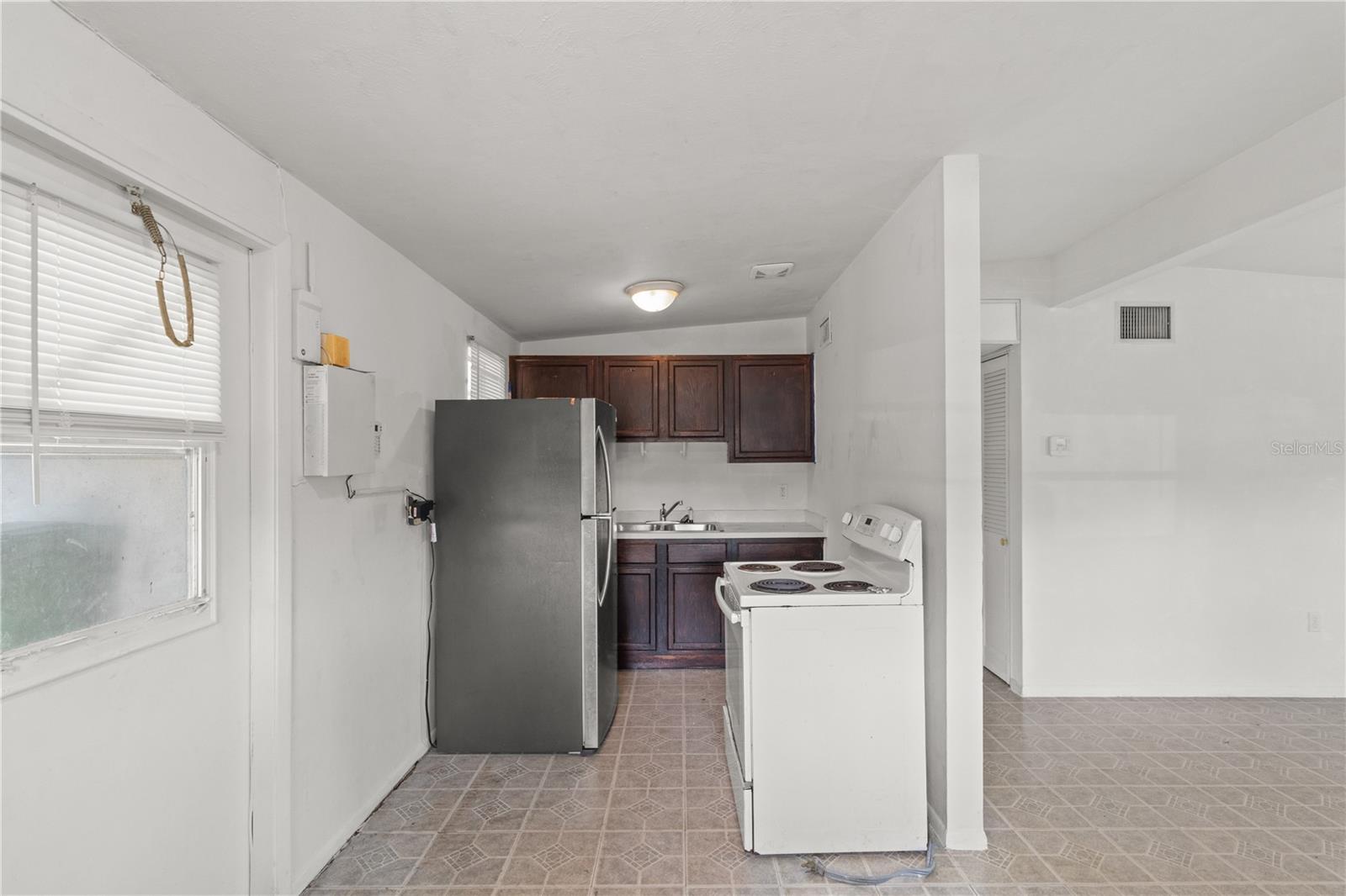 1421 14TH ST E