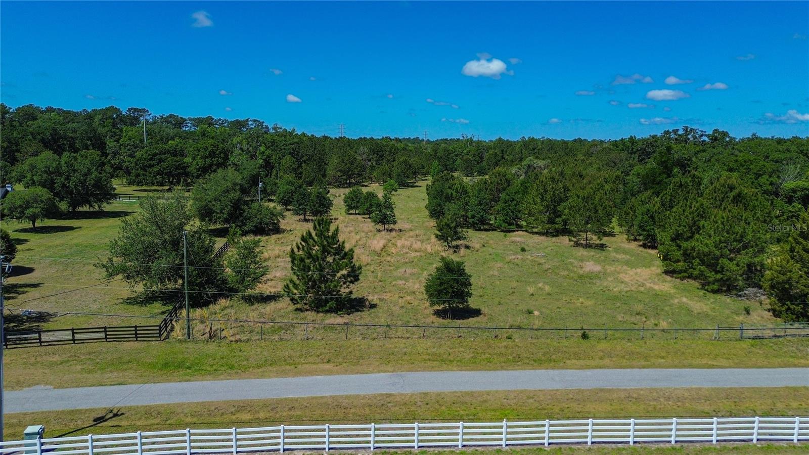 6489 QUARTERHORSE LN