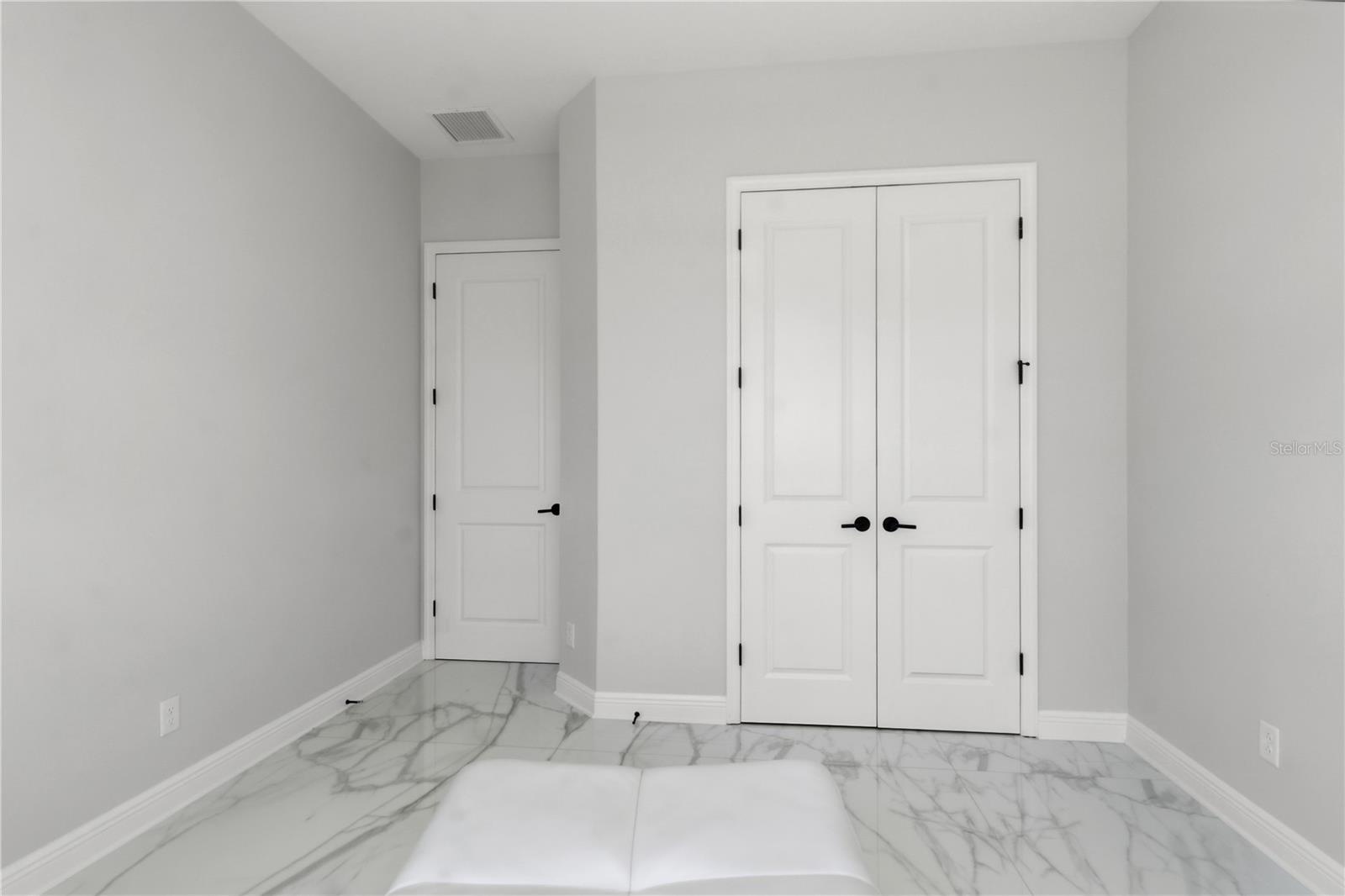 11008 RUSTIC TIMBER LOOP
