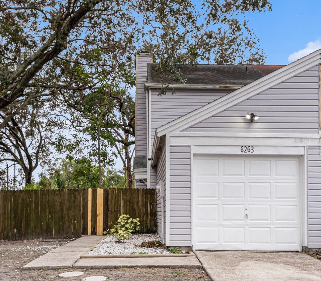 6263 OAK CLUSTER CIR