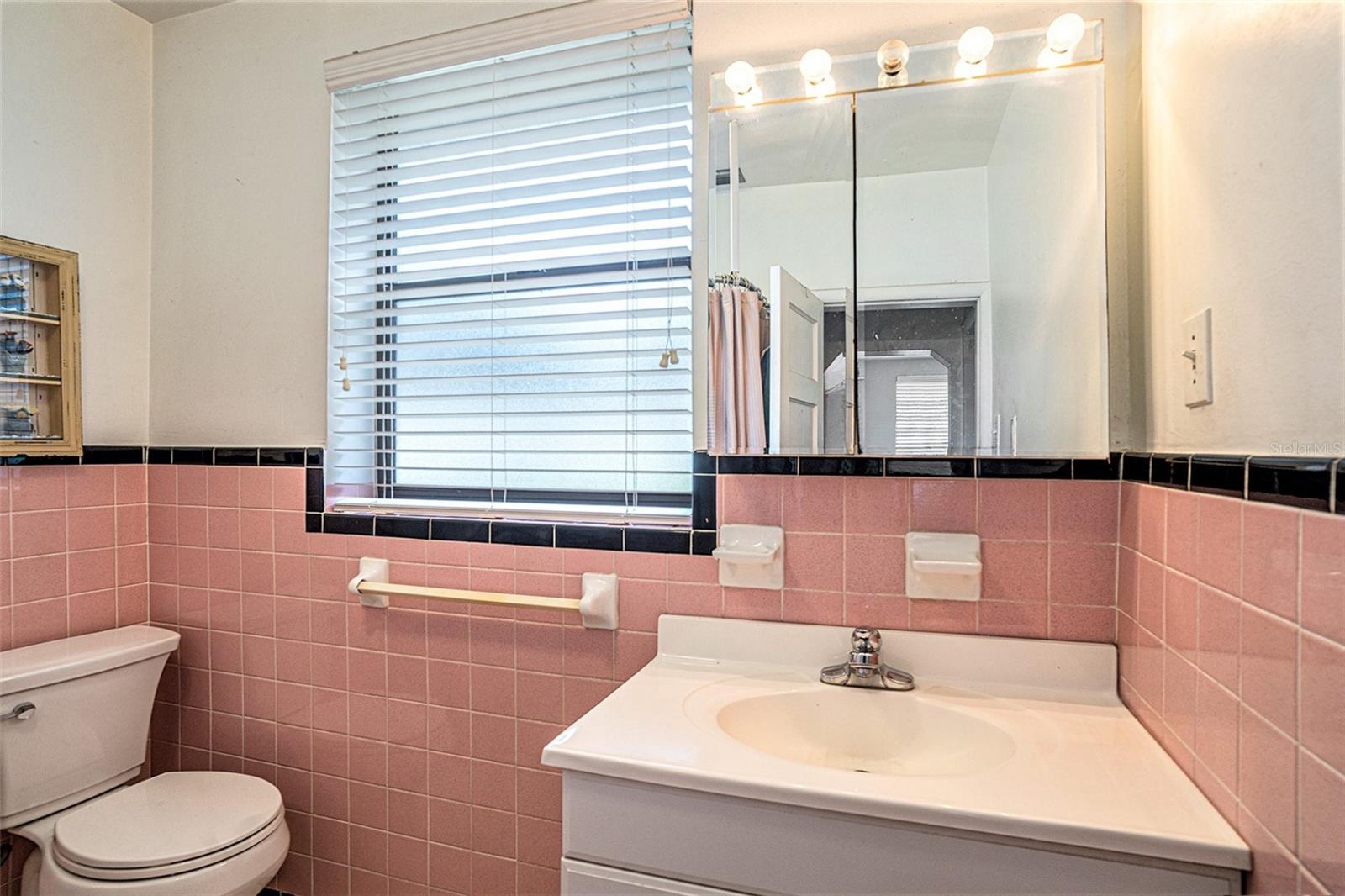 5608 N RIVER SHORE DR