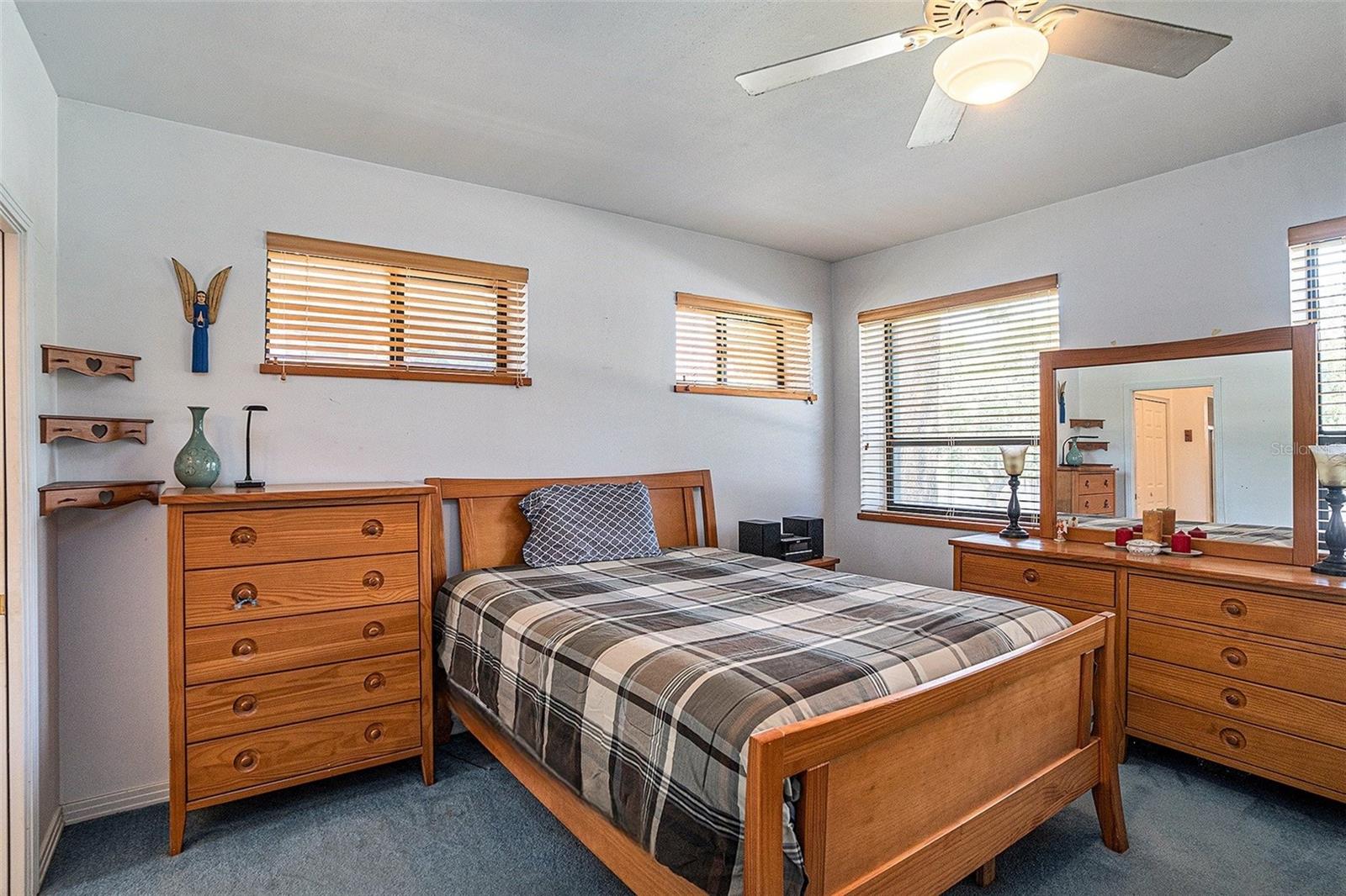 5608 N RIVER SHORE DR