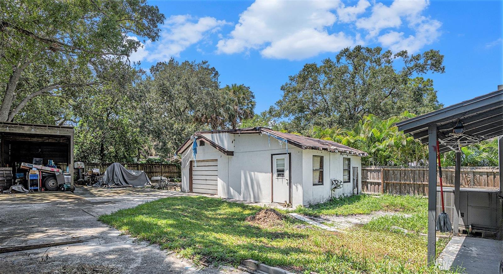 5608 N RIVER SHORE DR